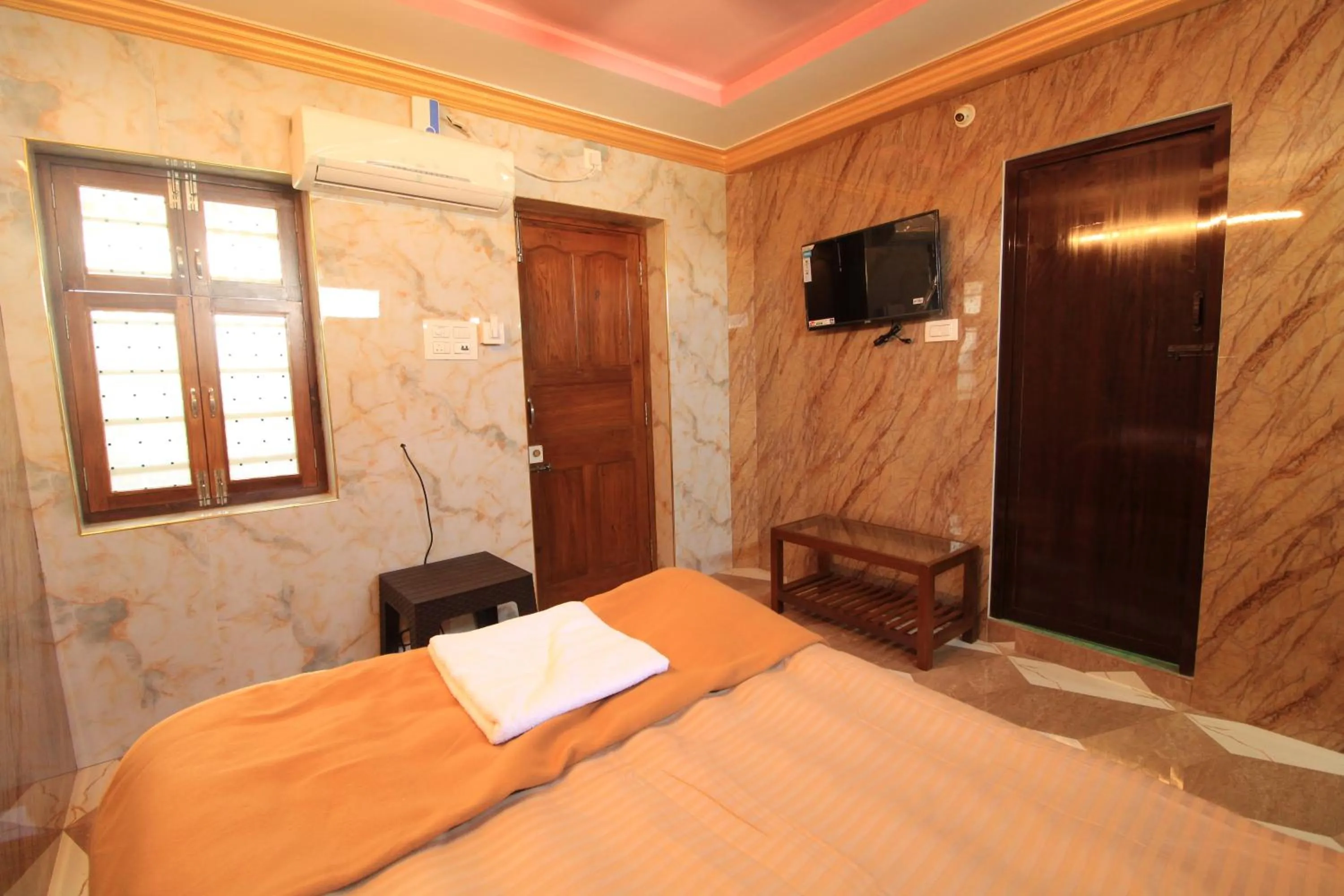 Bed in French Breeze Residency