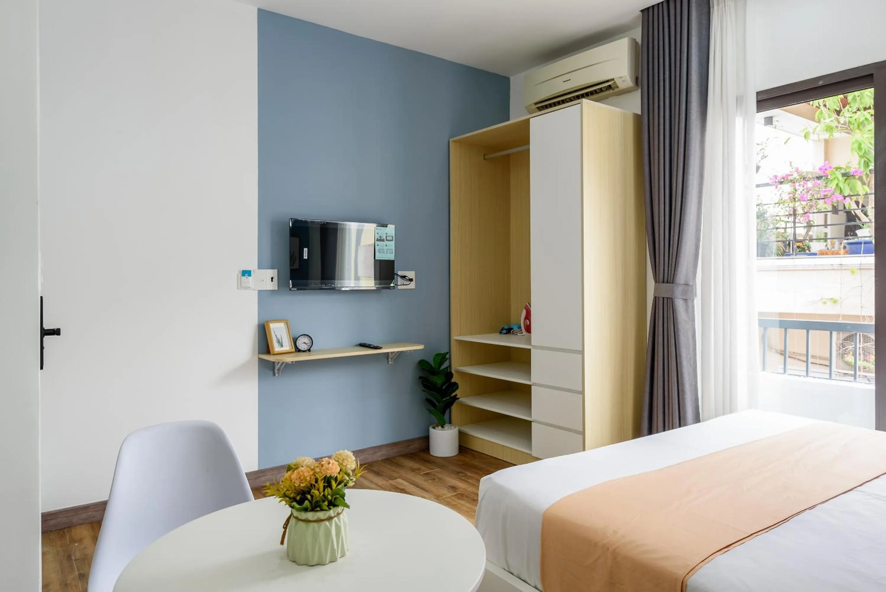 Photo of the whole room, Bed in Cozrum Homes - Summer's House