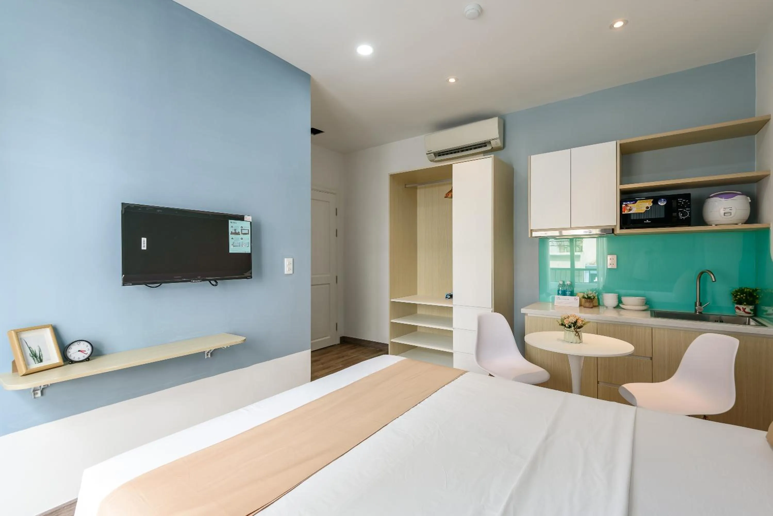 Living room, Bed in Cozrum Homes - Summer's House