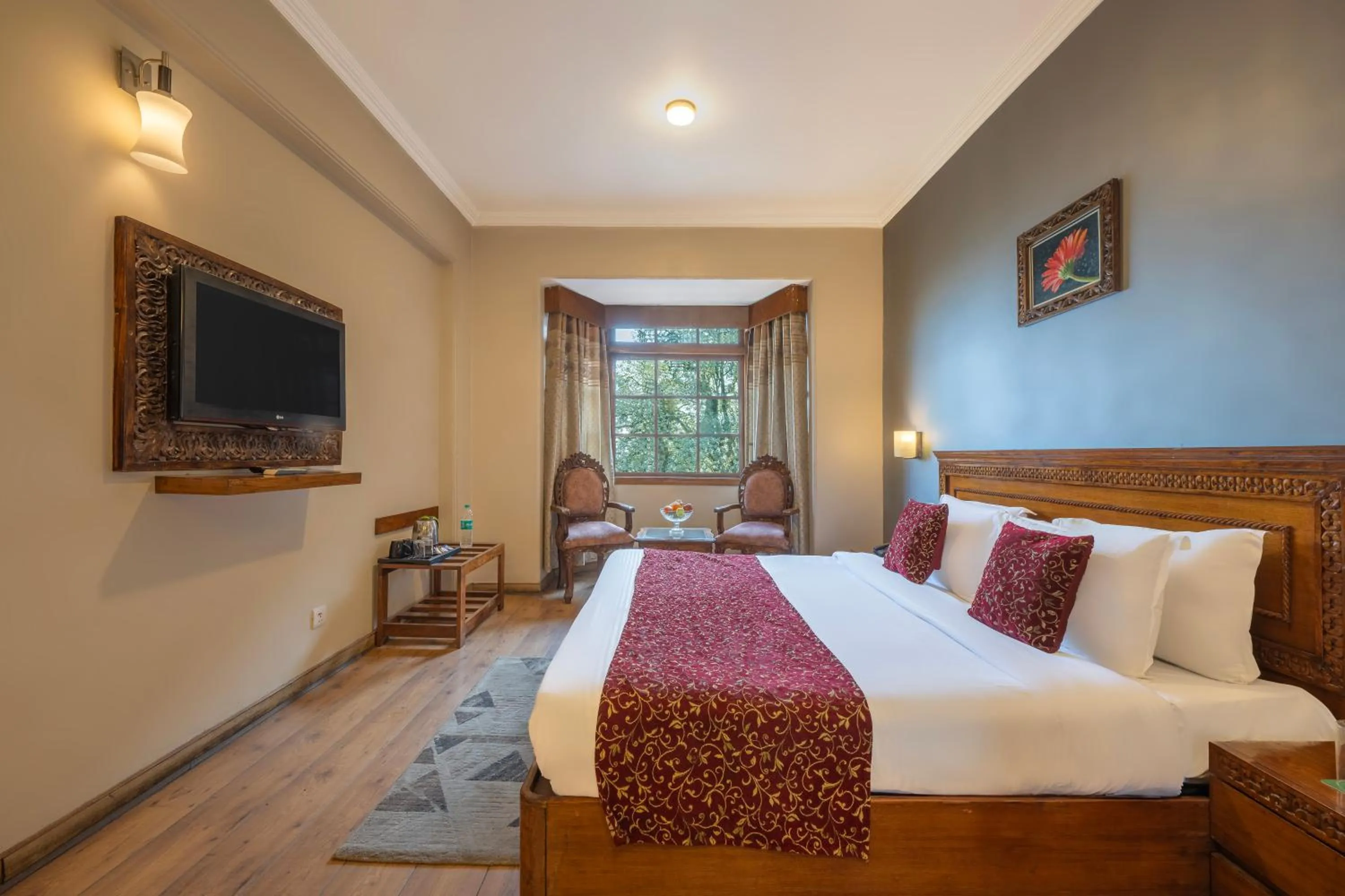 Bedroom, Bed in Wingait Inn - Hotel Near Mall Road