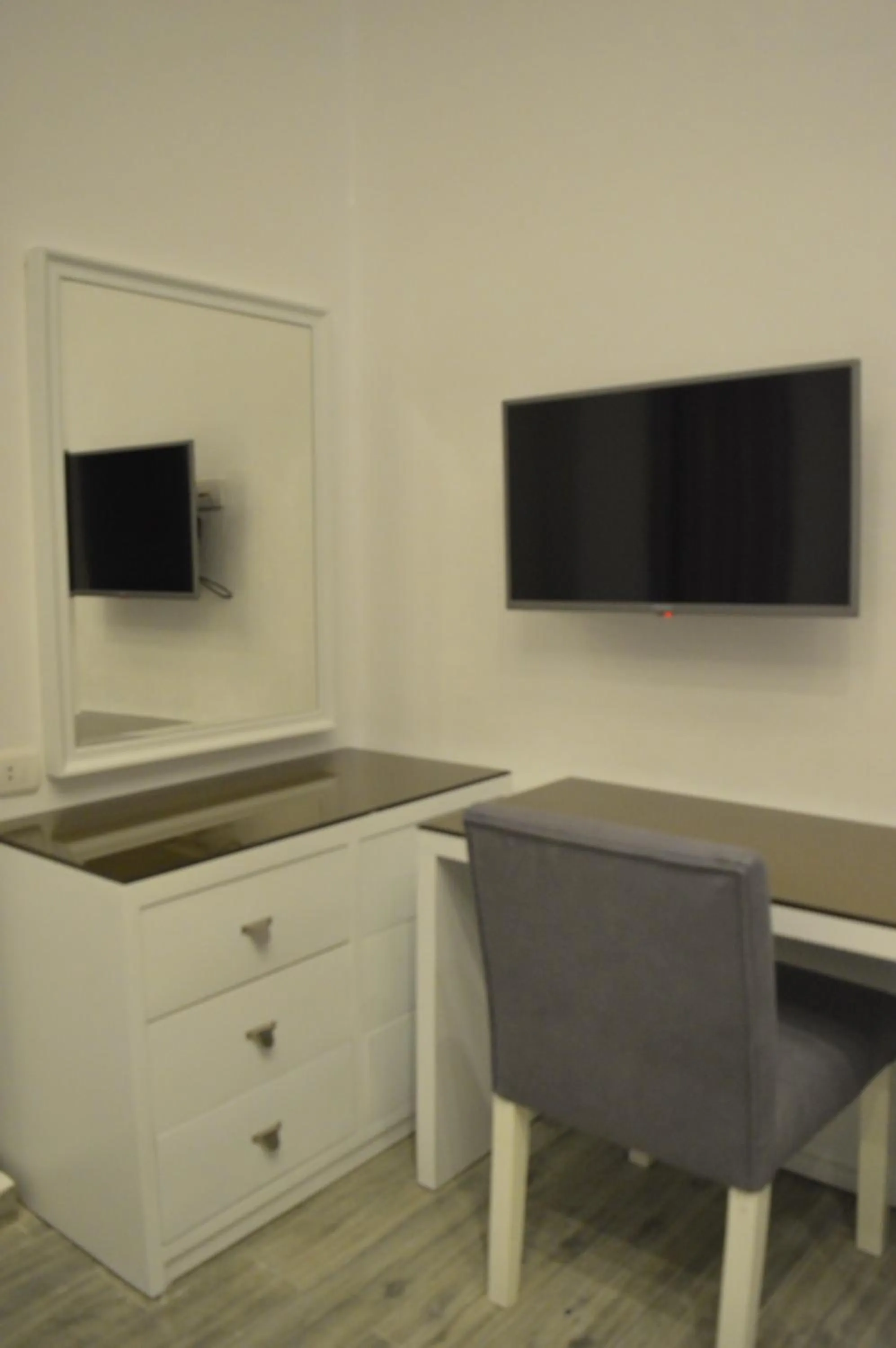 TV and multimedia in Nile Villa Hotel