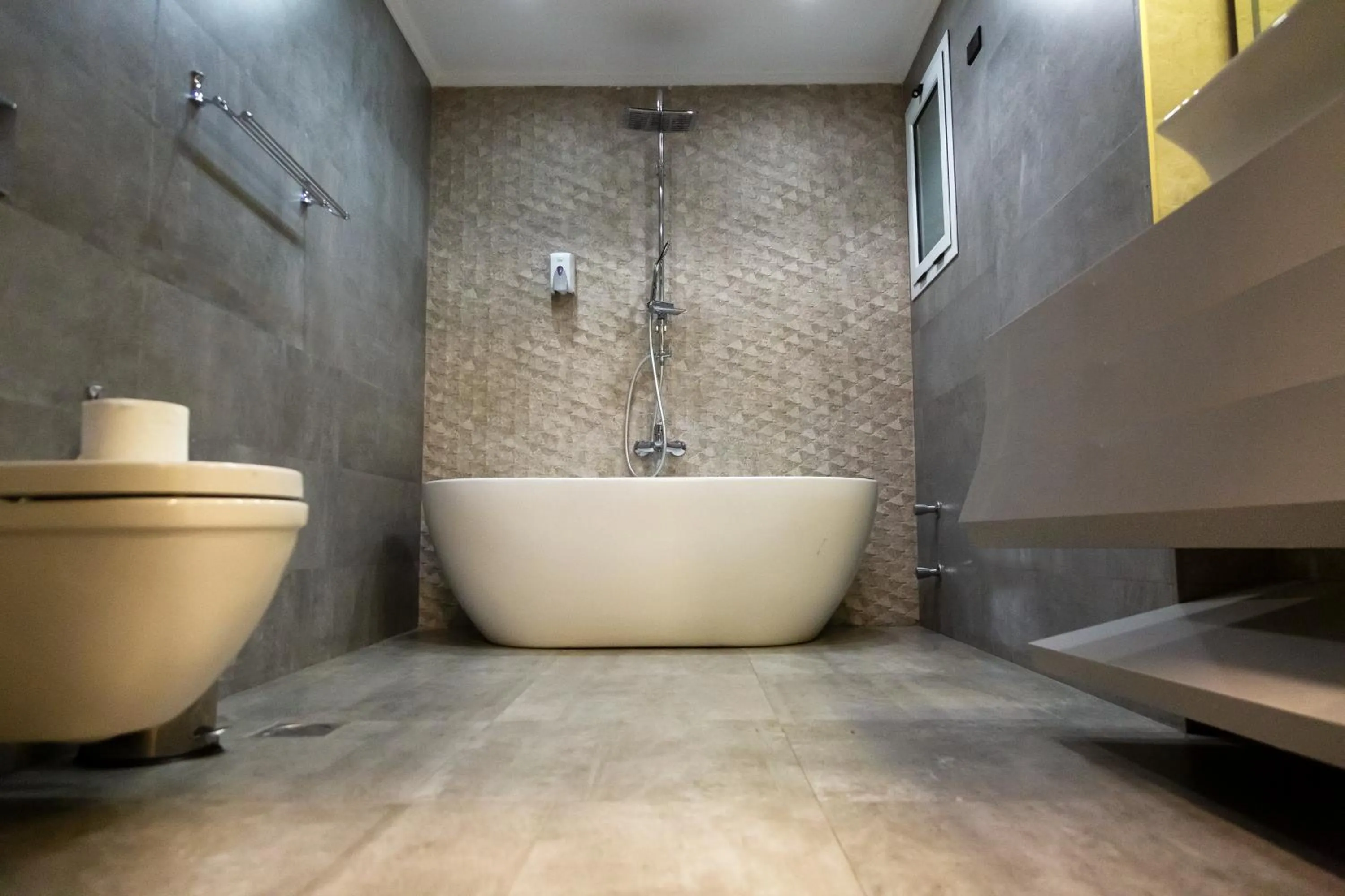 Shower in Nile Villa Hotel