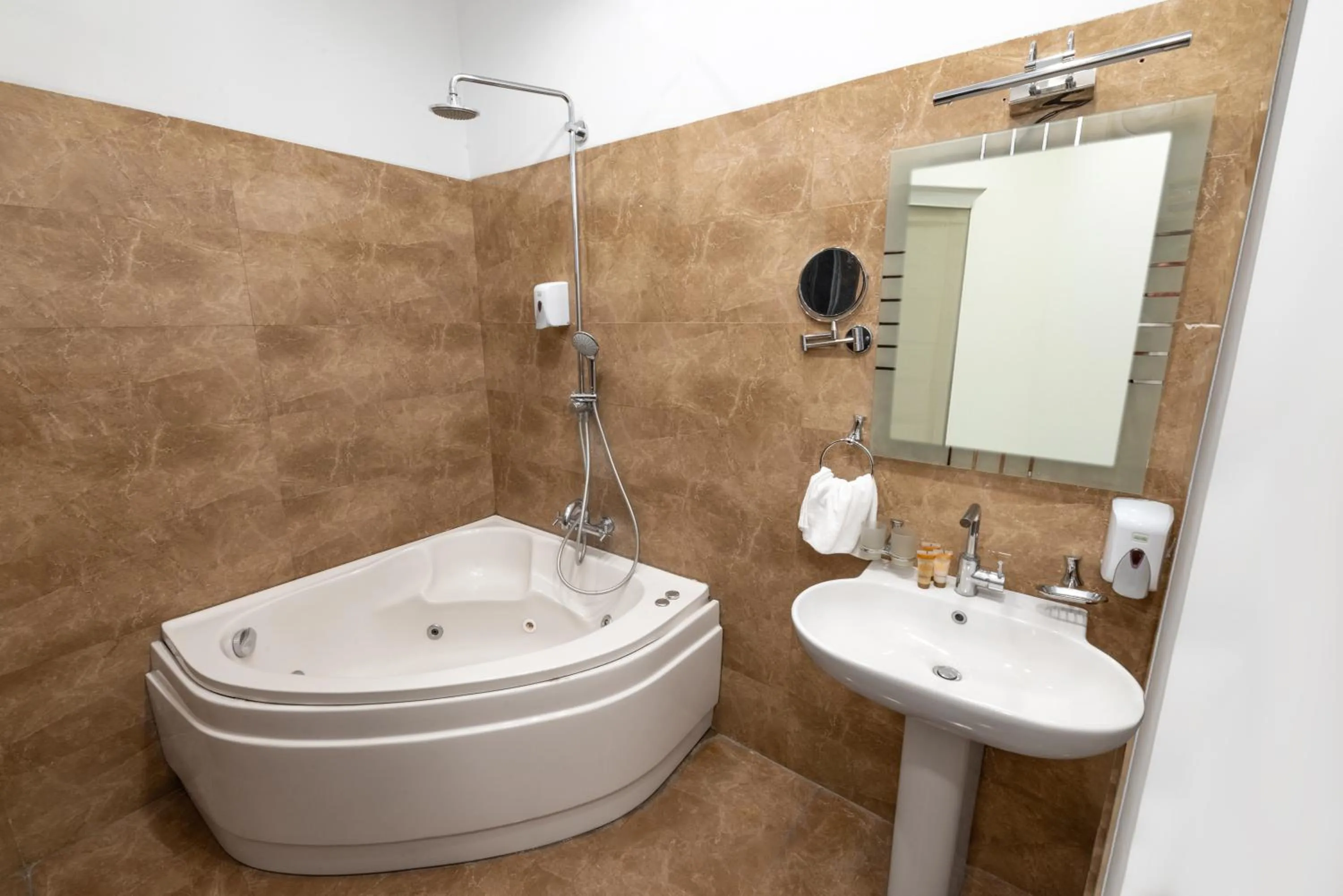 Shower in Nile Villa Hotel