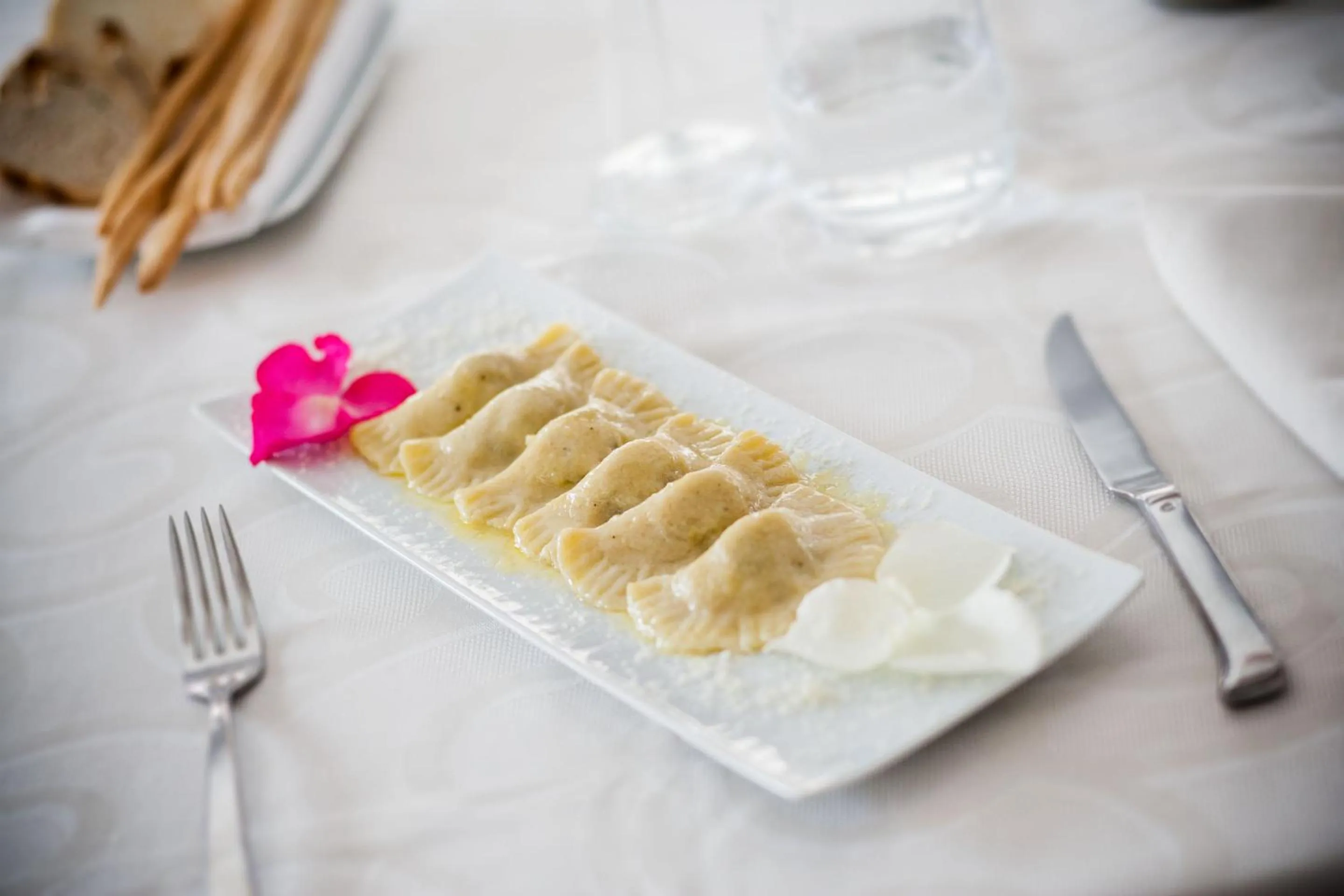 Restaurant/places to eat in Phi Hotel Palio