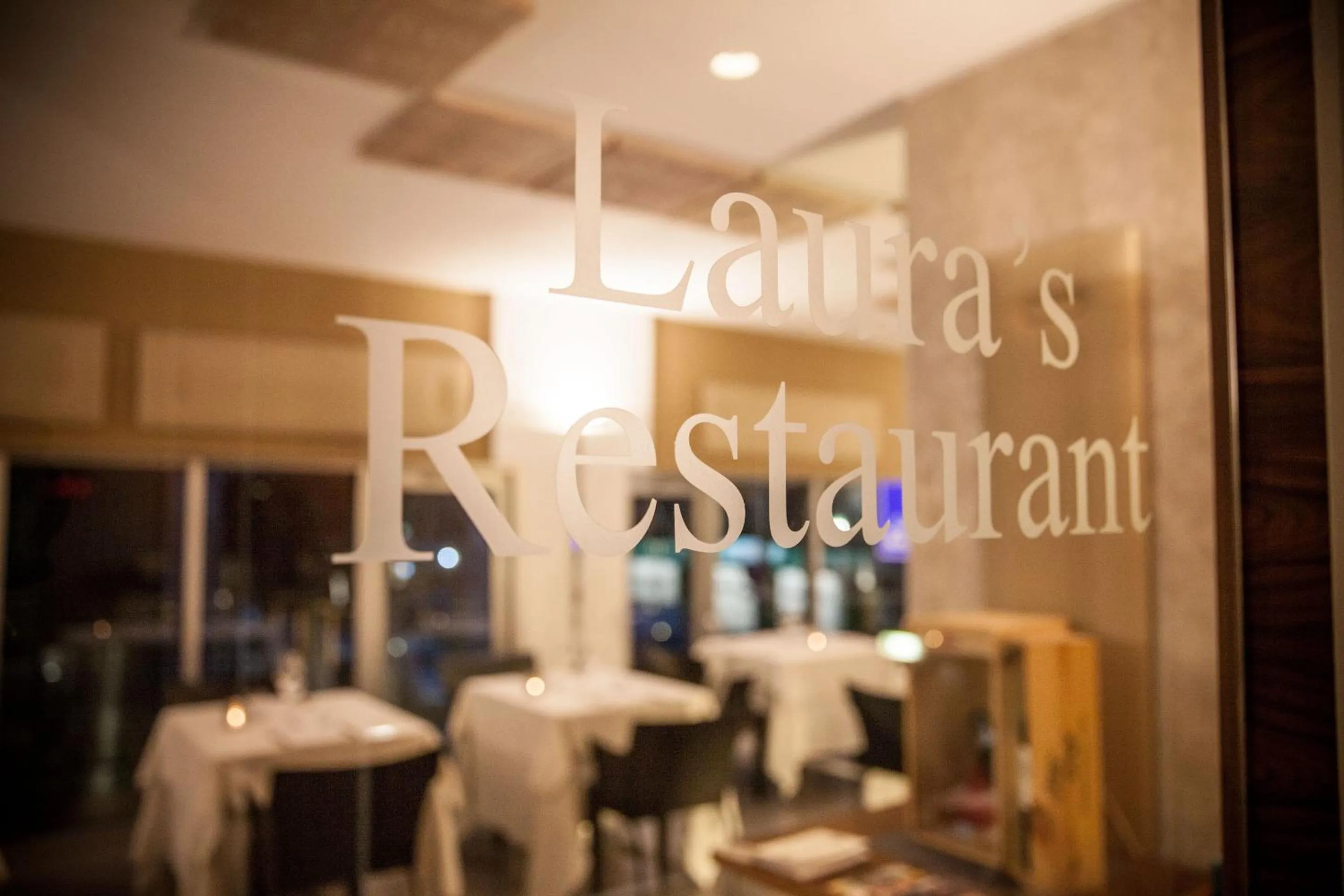 Restaurant/places to eat in Phi Hotel Palio