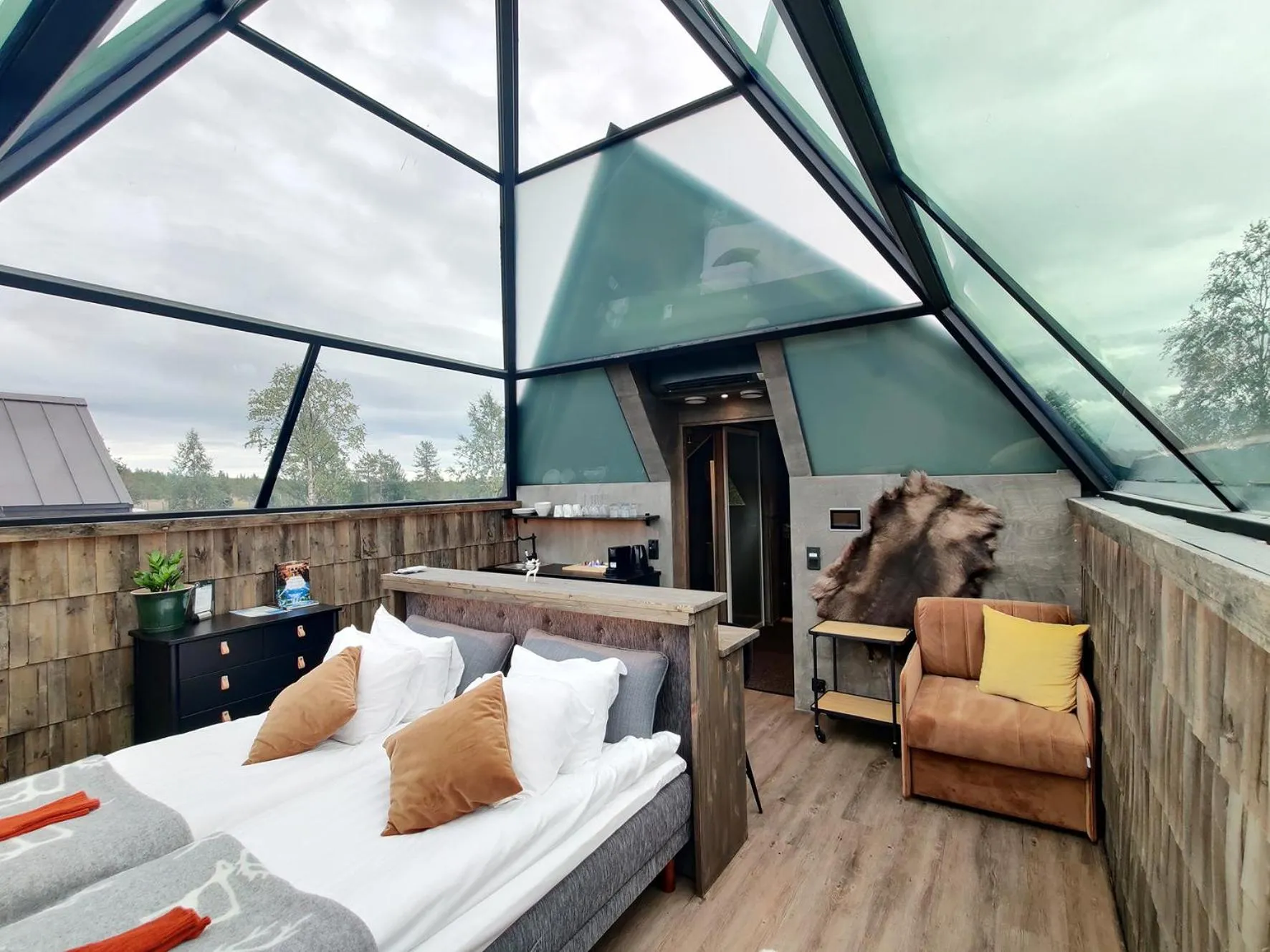 Photo of the whole room, Bed in Aurora Pyramid Glass Igloos