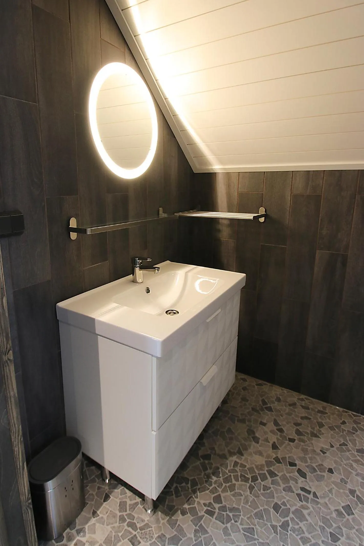 Bathroom in Aurora Pyramid Glass Igloos