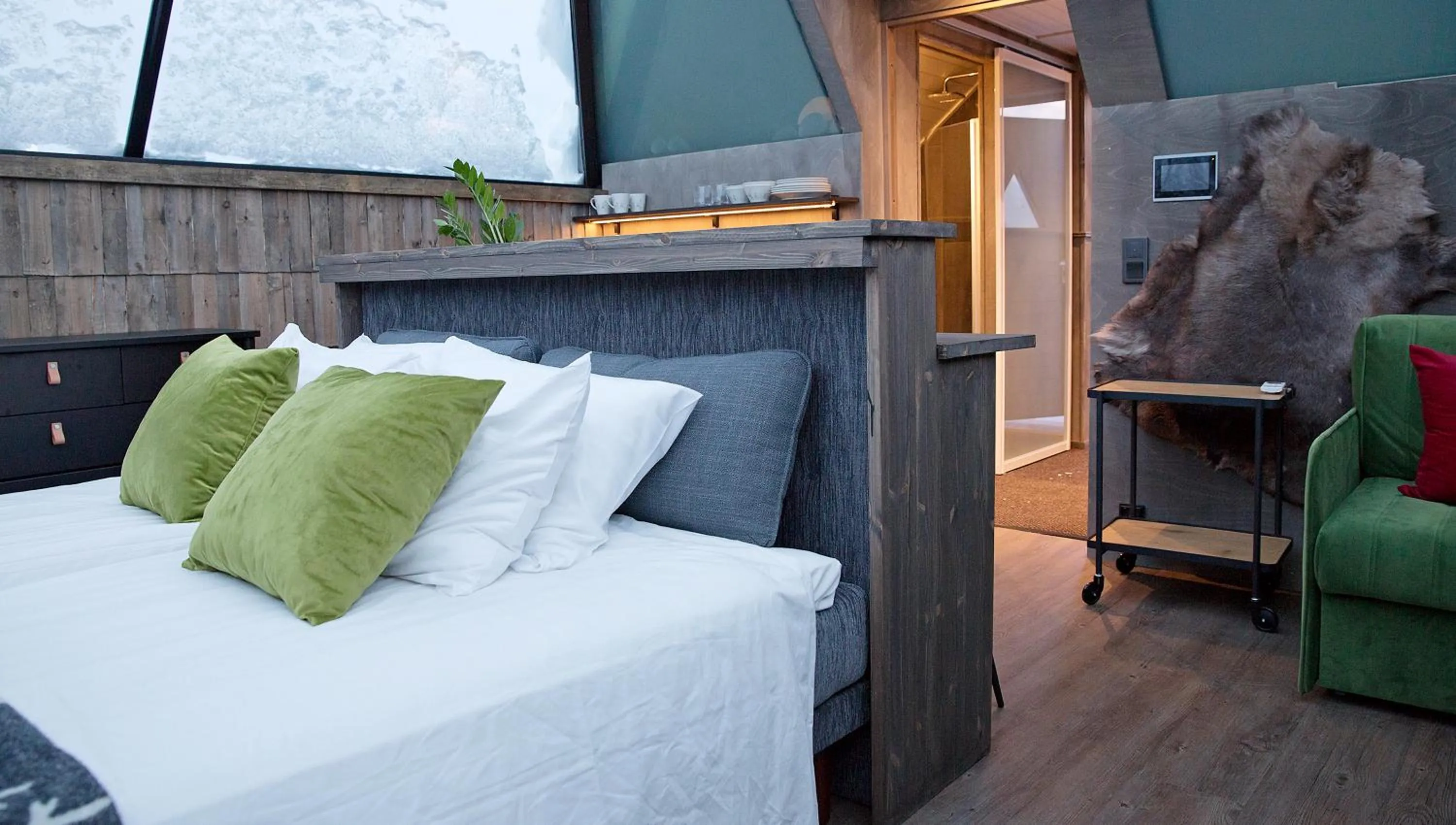 Bedroom, Bed in Aurora Pyramid Glass Igloos