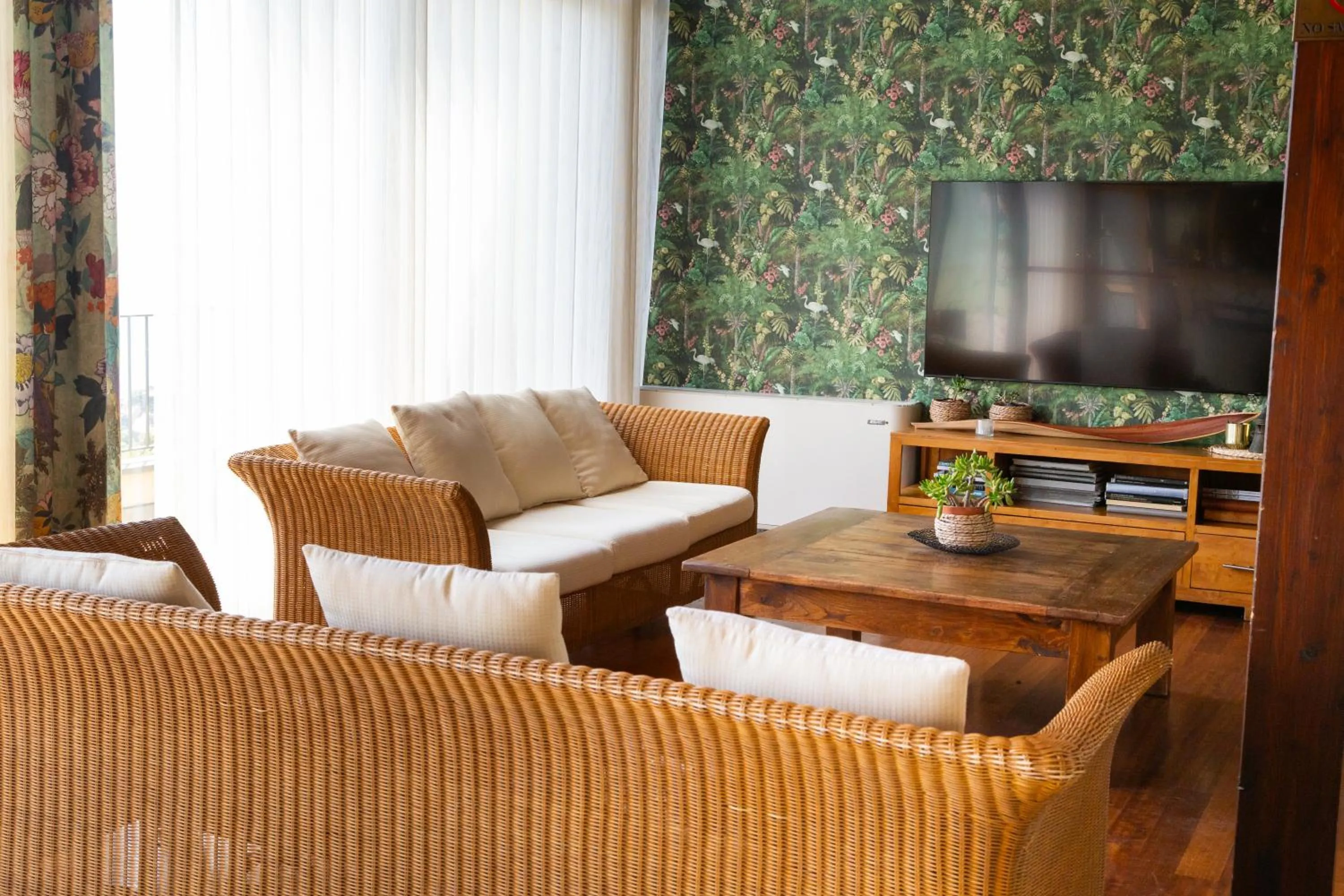 Communal lounge/ TV room in Best Western Hotel Santa Caterina