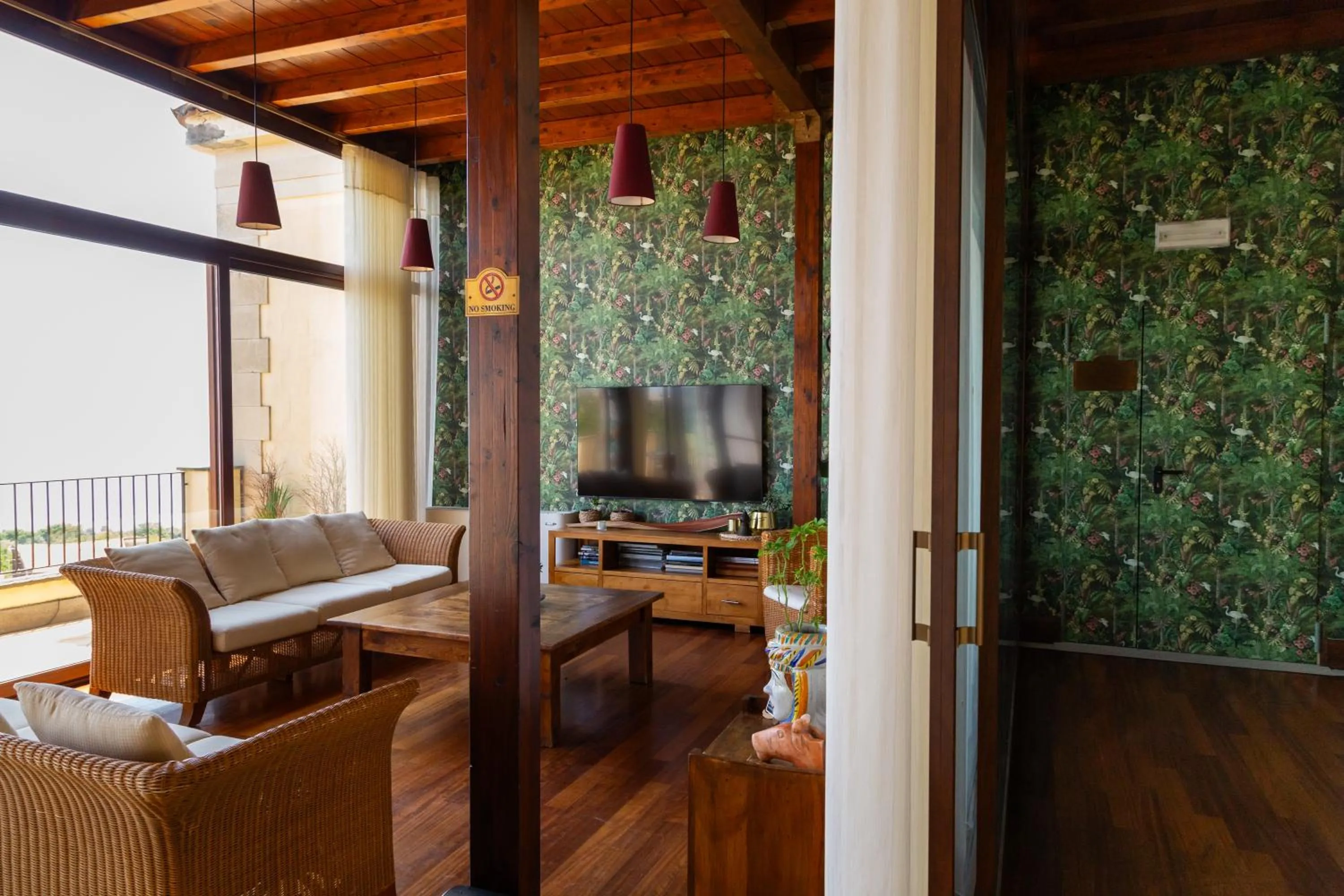 Communal lounge/ TV room in Best Western Hotel Santa Caterina