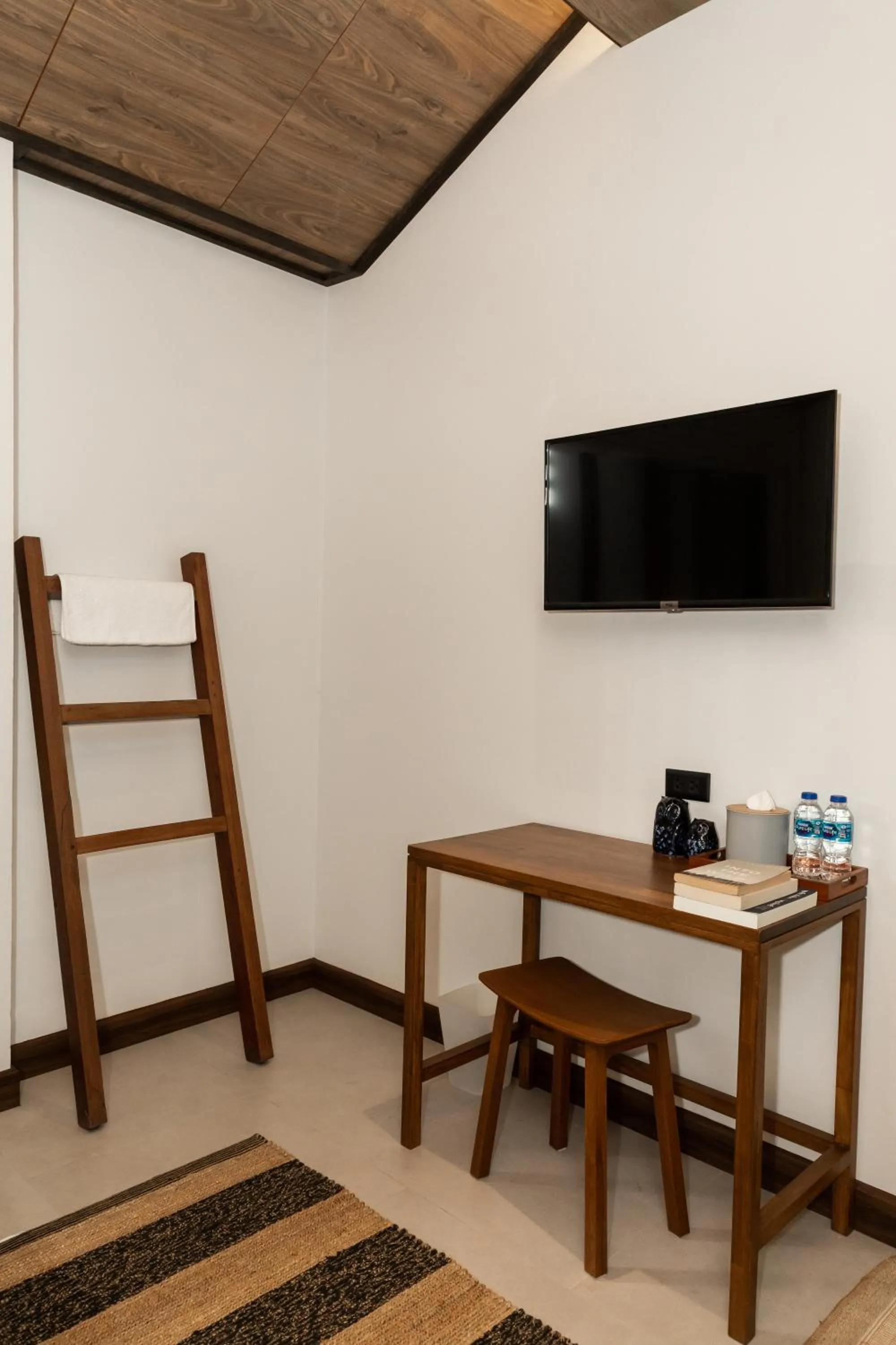 TV and multimedia in Baan Kamana Guest House