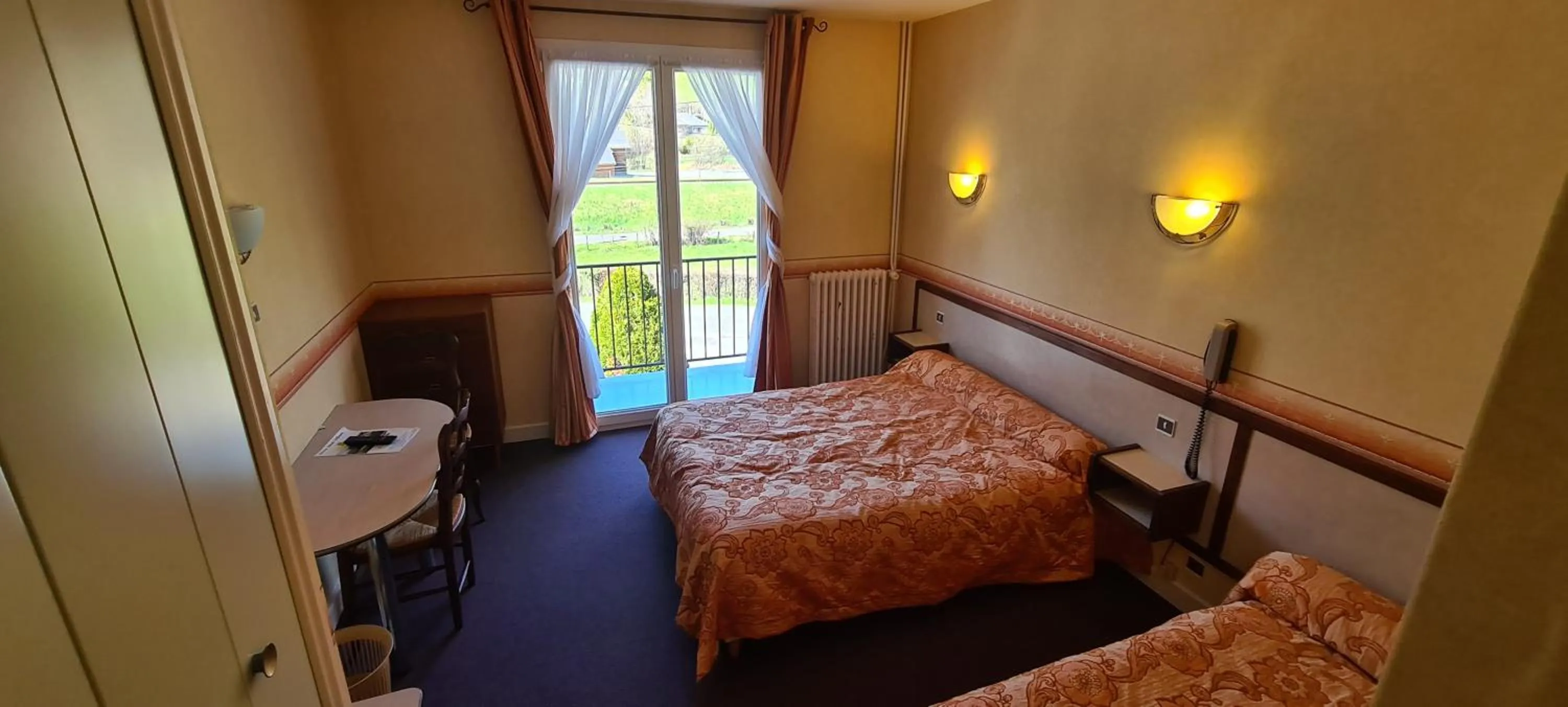 Bedroom in Le VAL du CANTAL