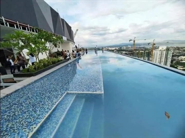 Swimming pool in AEON TOWERS STUDIO SUITE (by:skyspottravelcentra)