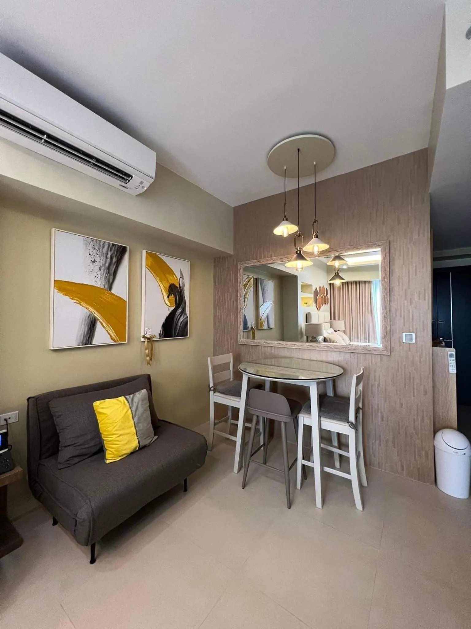 Seating area in AEON TOWERS STUDIO SUITE (by:skyspottravelcentra)