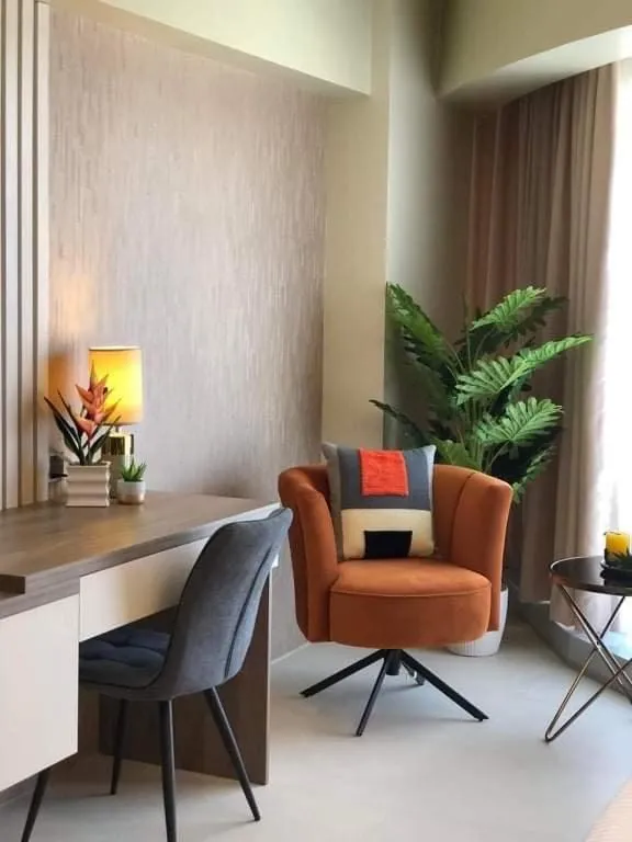 Seating area in AEON TOWERS STUDIO SUITE (by:skyspottravelcentra)