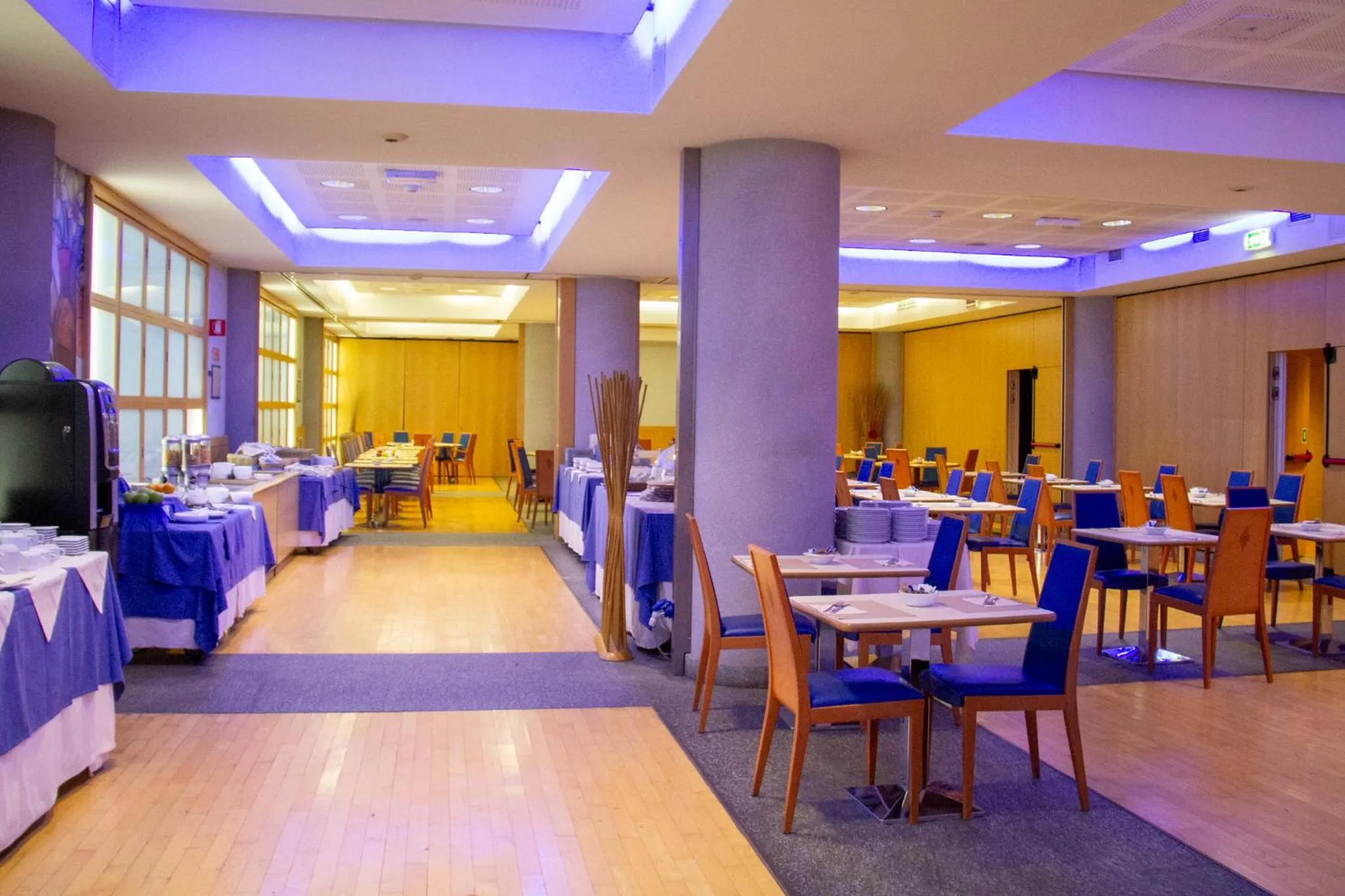 Restaurant/places to eat in Pacific Hotel Fortino
