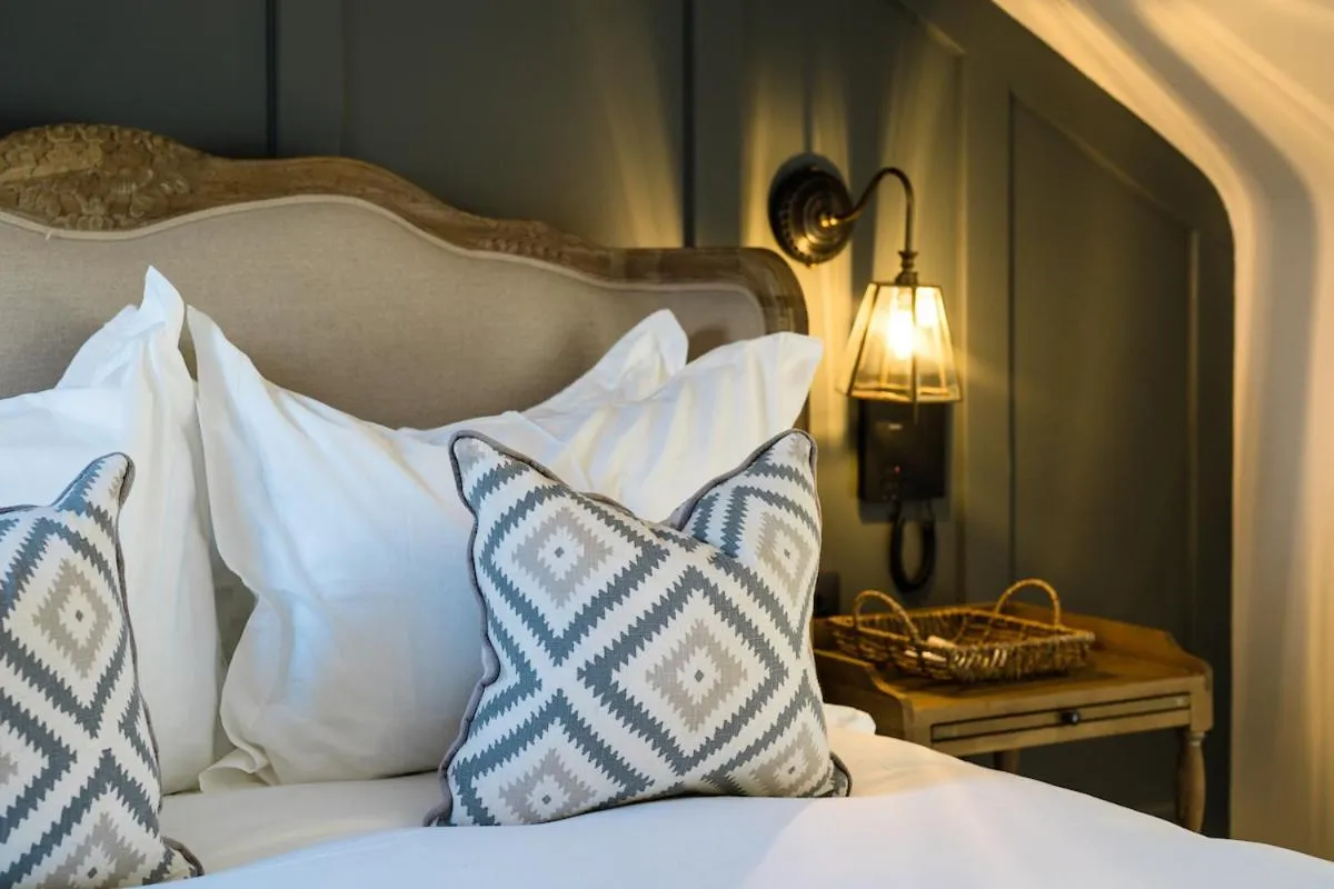 Bed in Regency House