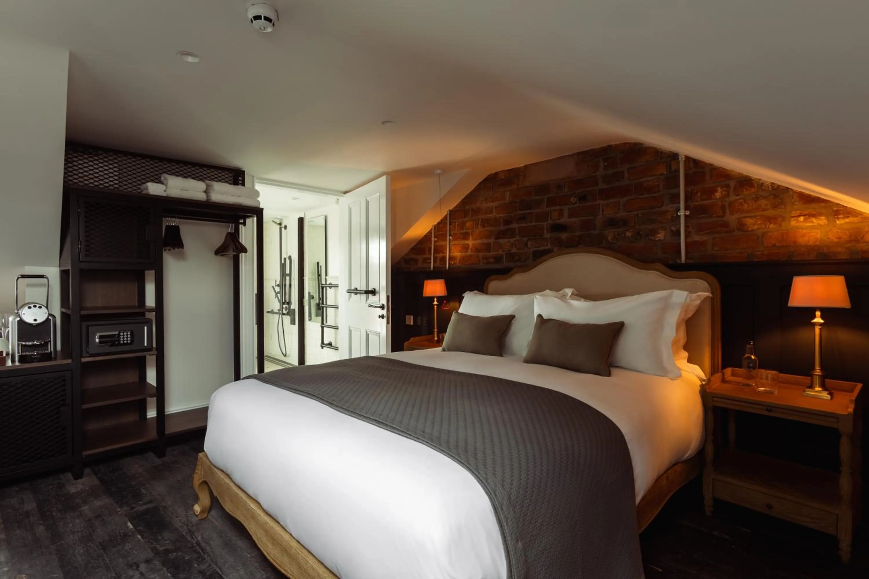 Bedroom, Bed in Regency House