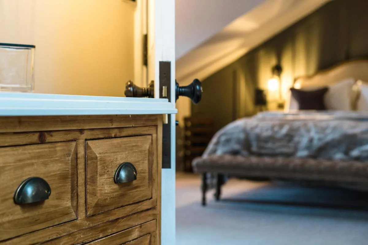Bedroom, Bed in Regency House