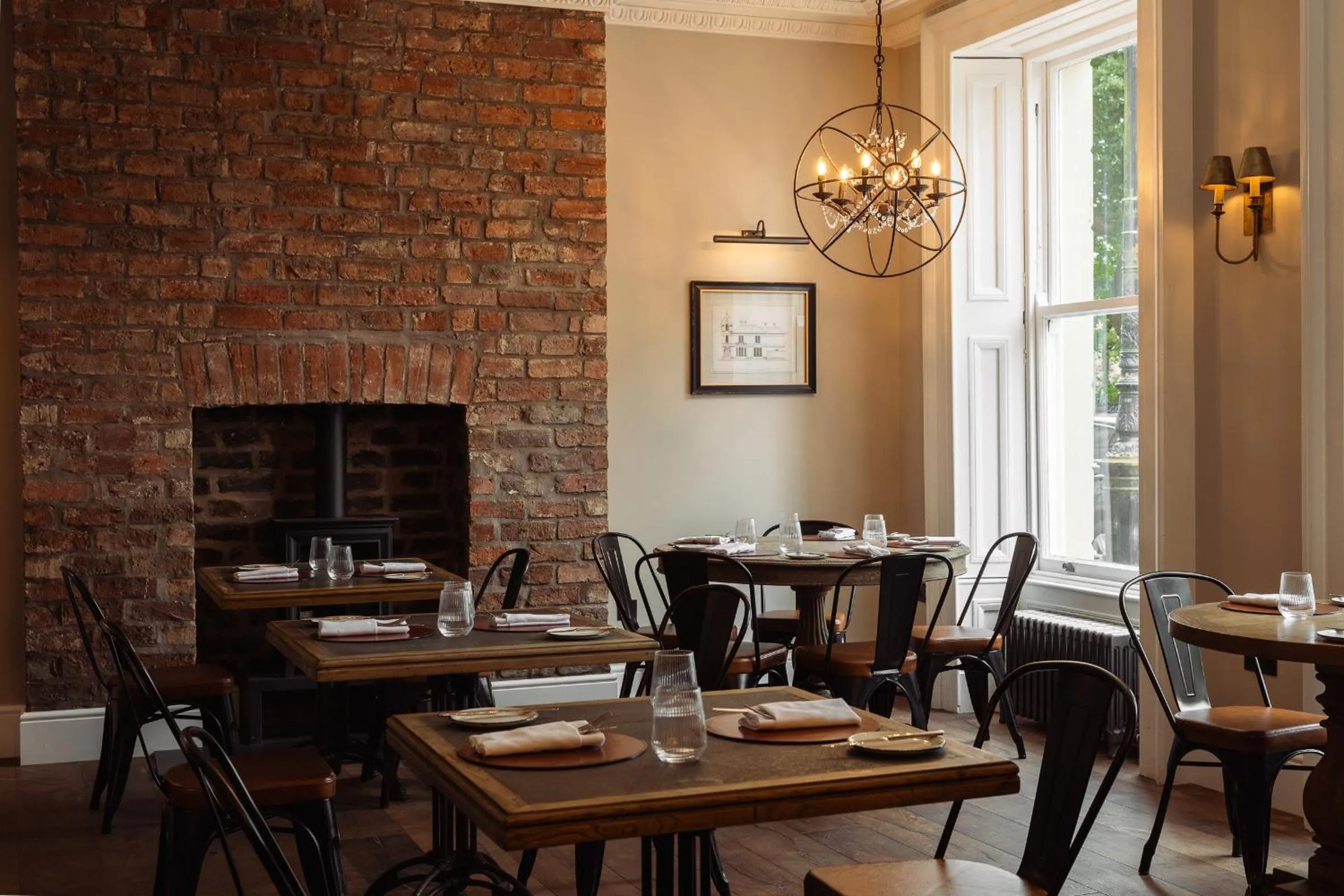 Restaurant/places to eat in Regency House