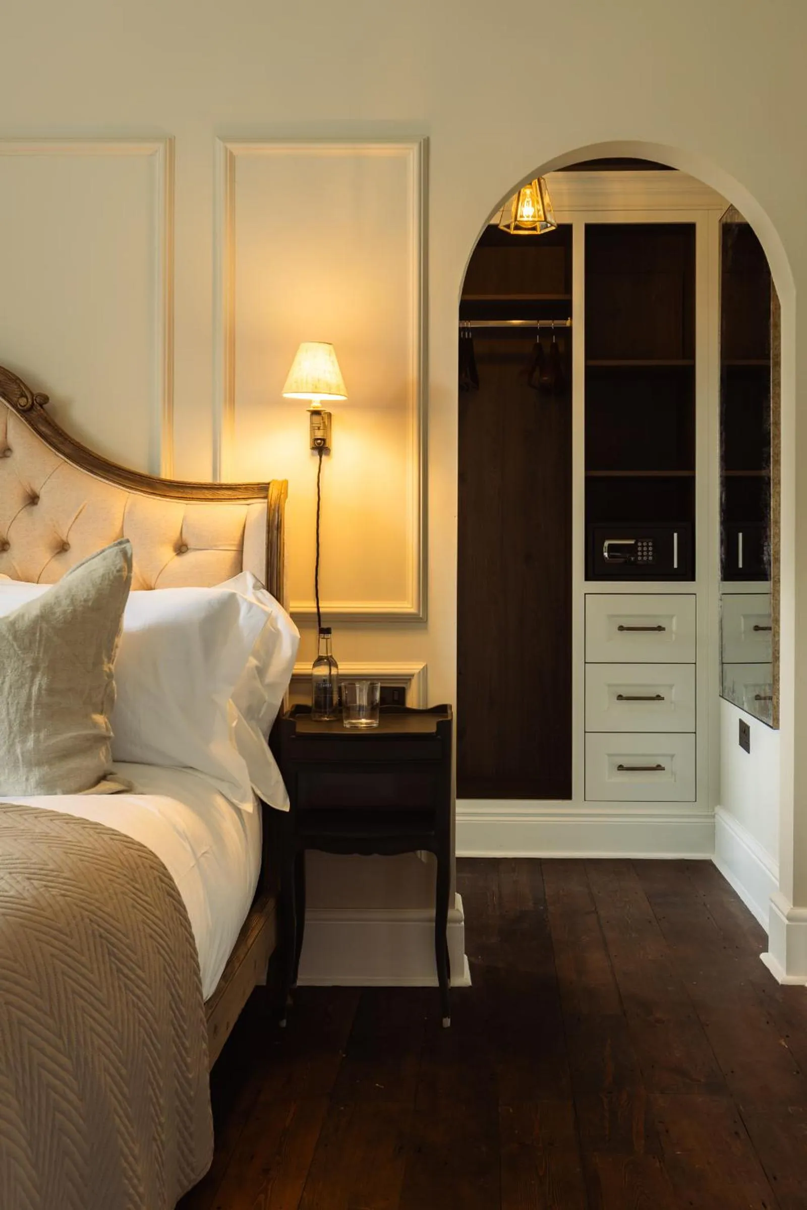 Bedroom, Bed in Regency House