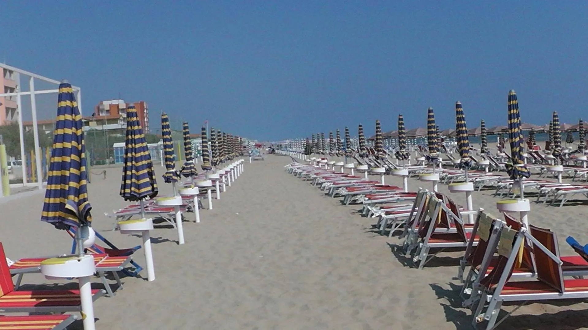 Beach in Hotel Biancaneve Wellness
