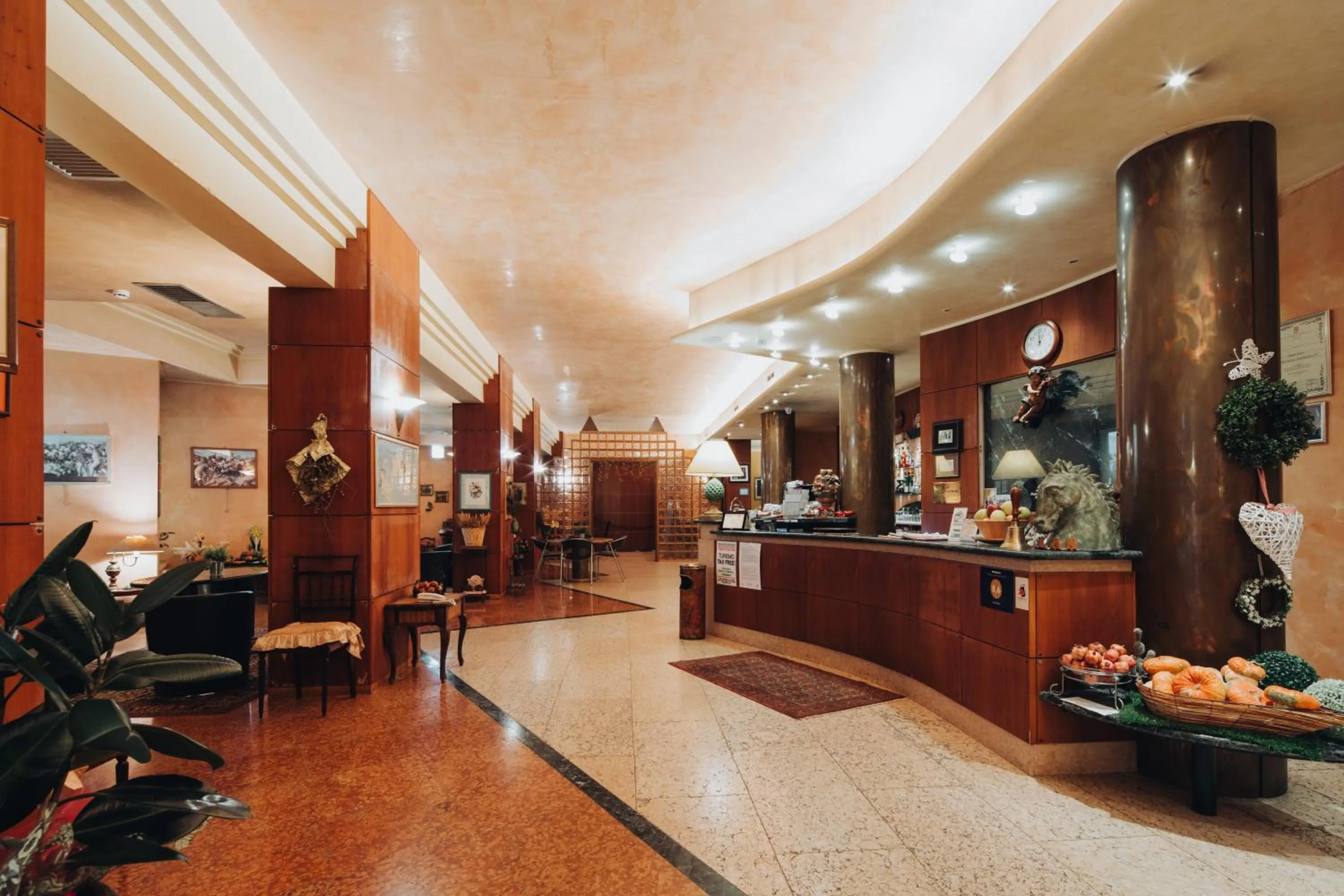 Lobby or reception in Hotel Alan