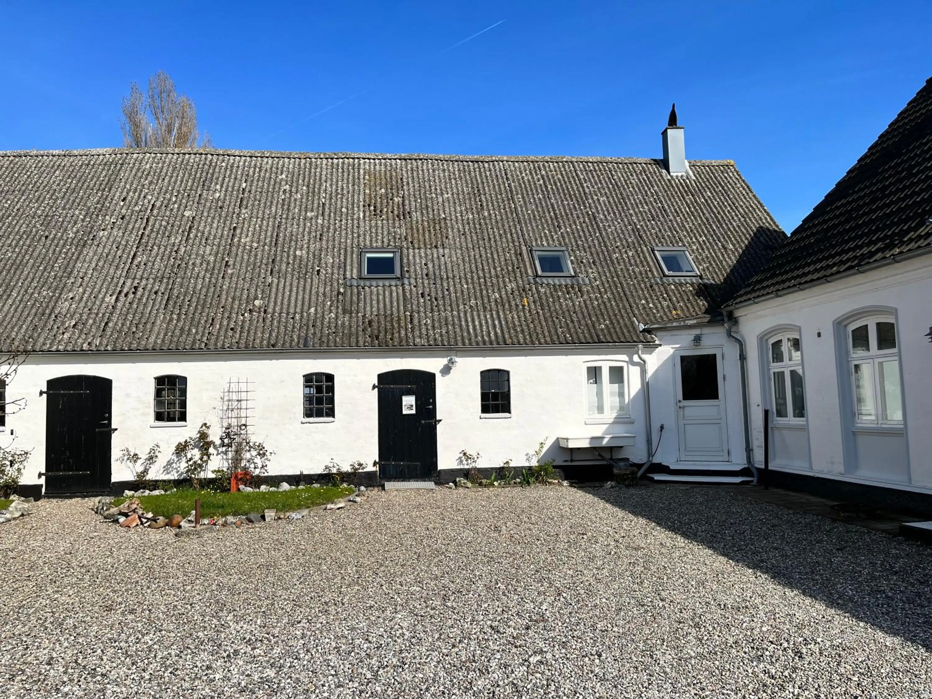 Property building in Apartment Ruhetgaard Bed & kitchen