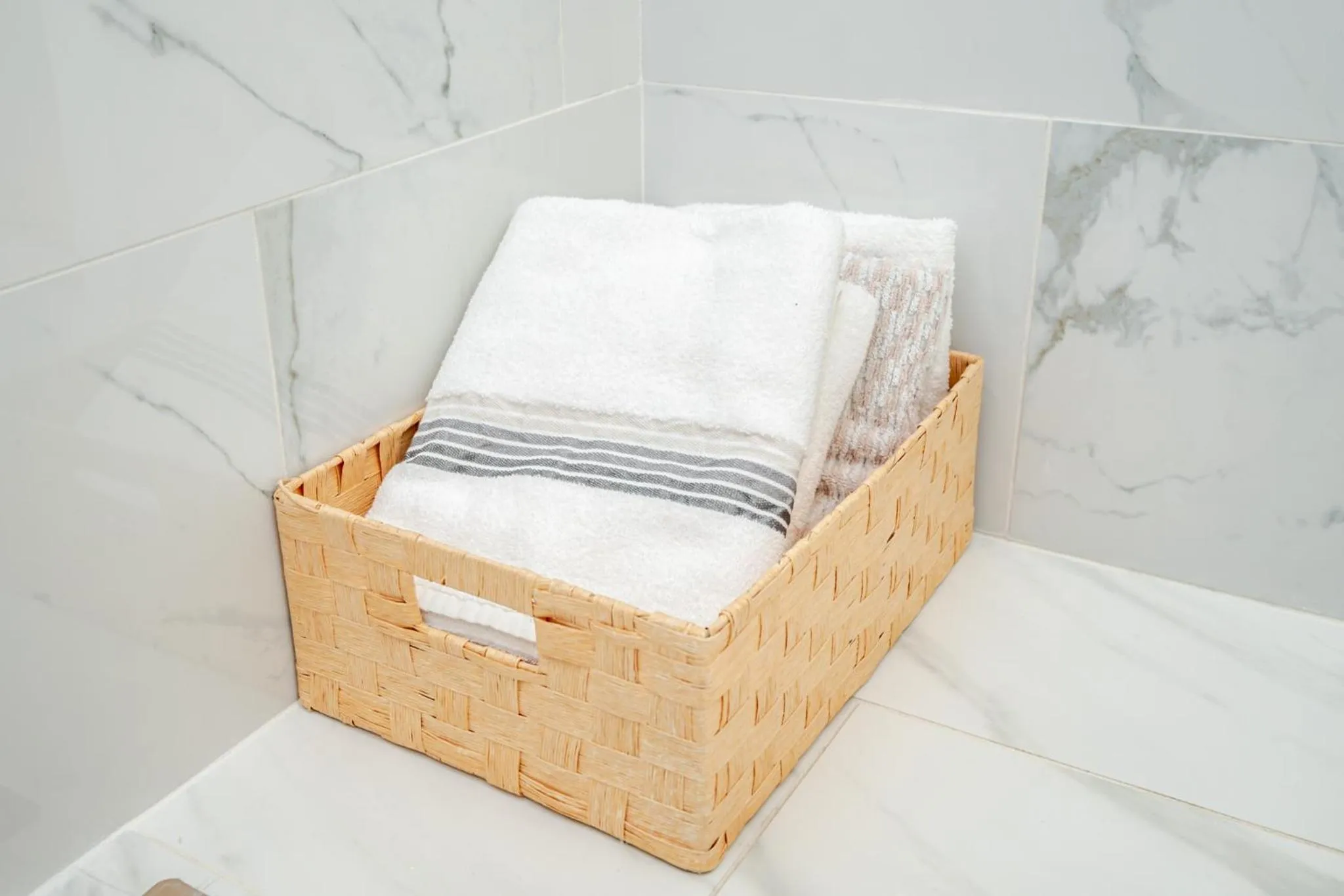 Bed in 39 - 3BR Quincy - Stunning Townhouse near Adams