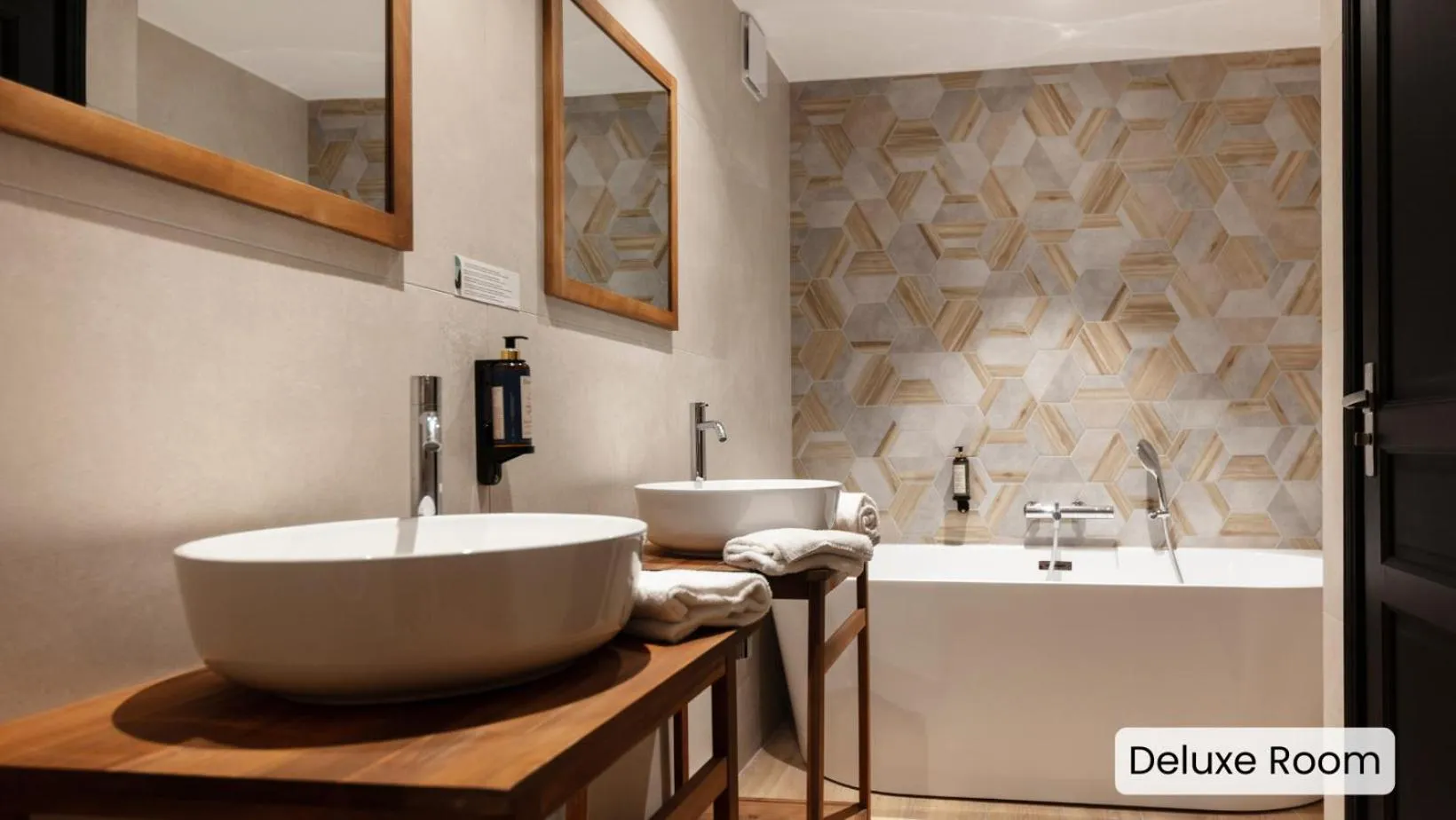 Bathroom in Hôtel l'Arena