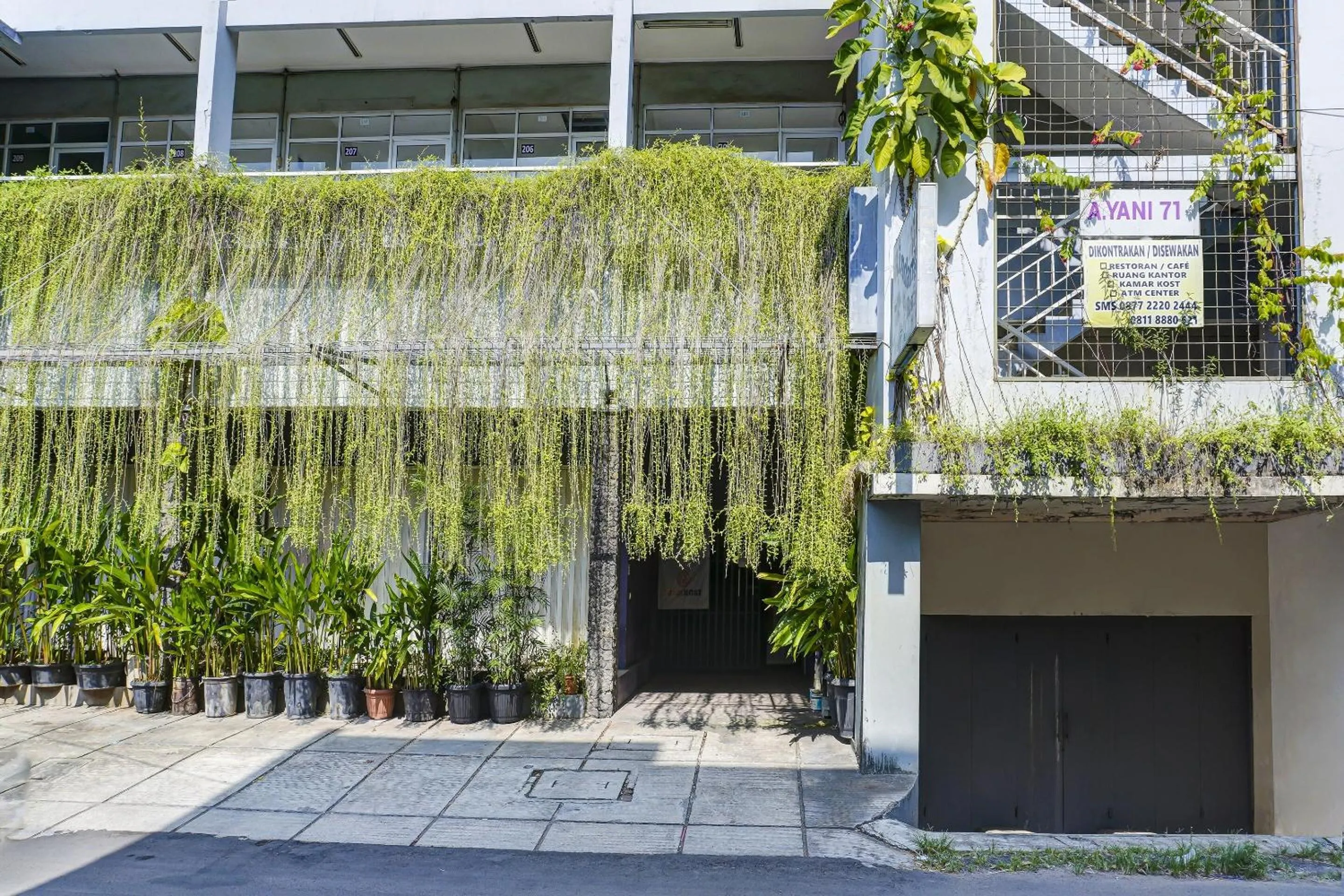 Facade/entrance in OYO Life 91205 Rindang Guesthouse Syariah