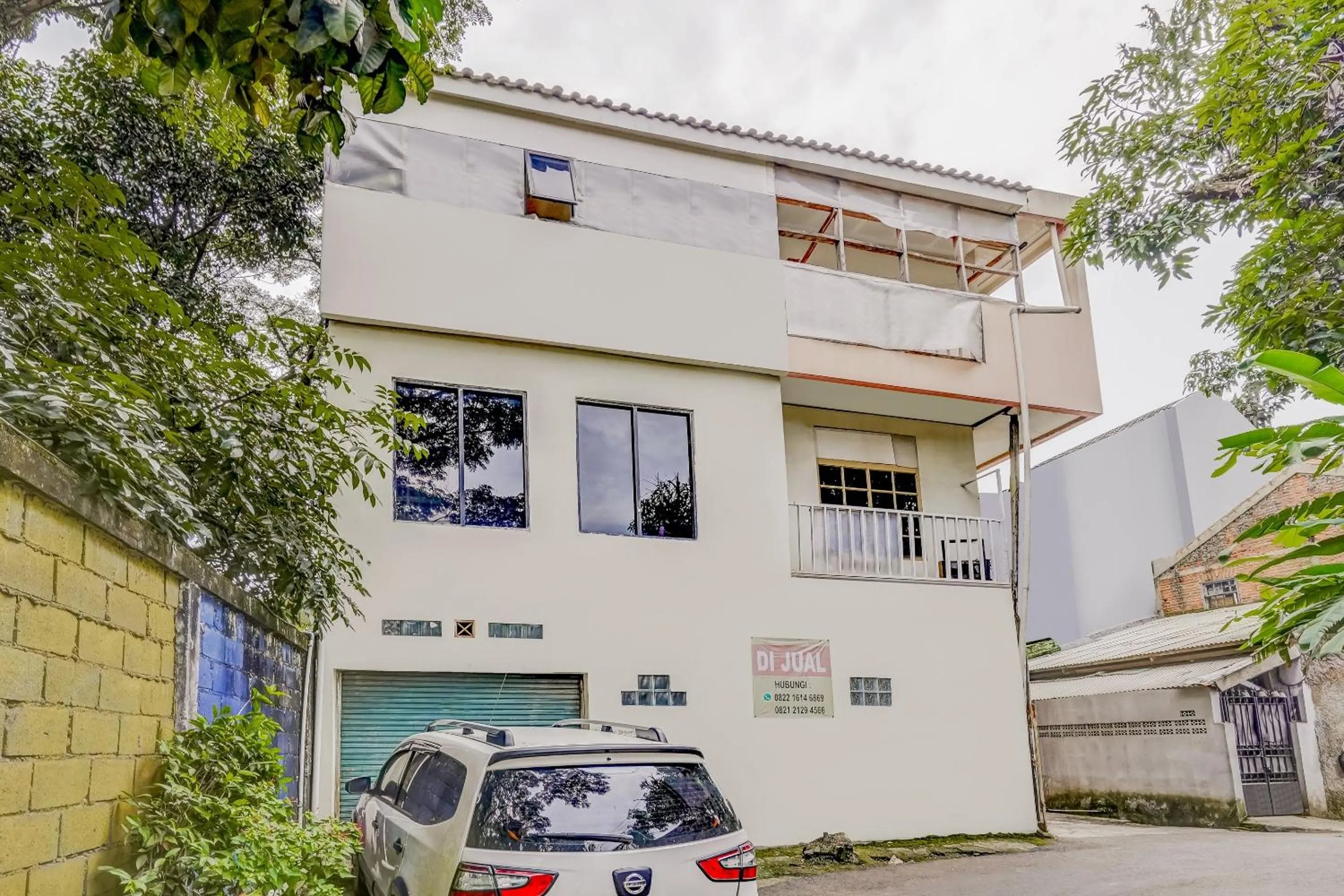 Facade/entrance in SPOT ON 91186 Losmen Yanti