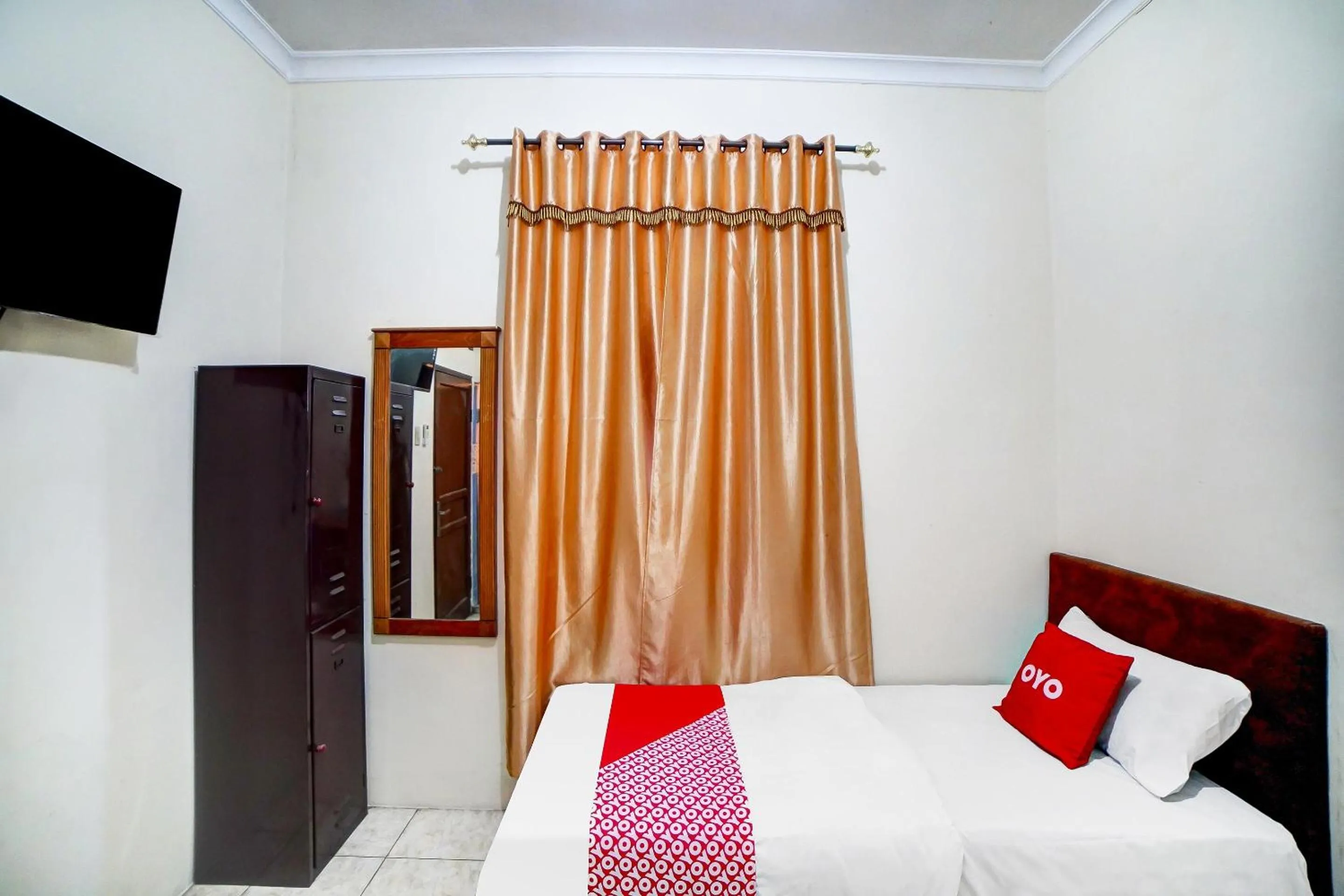 Bedroom, Bed in Hotel O Felicia Homestay