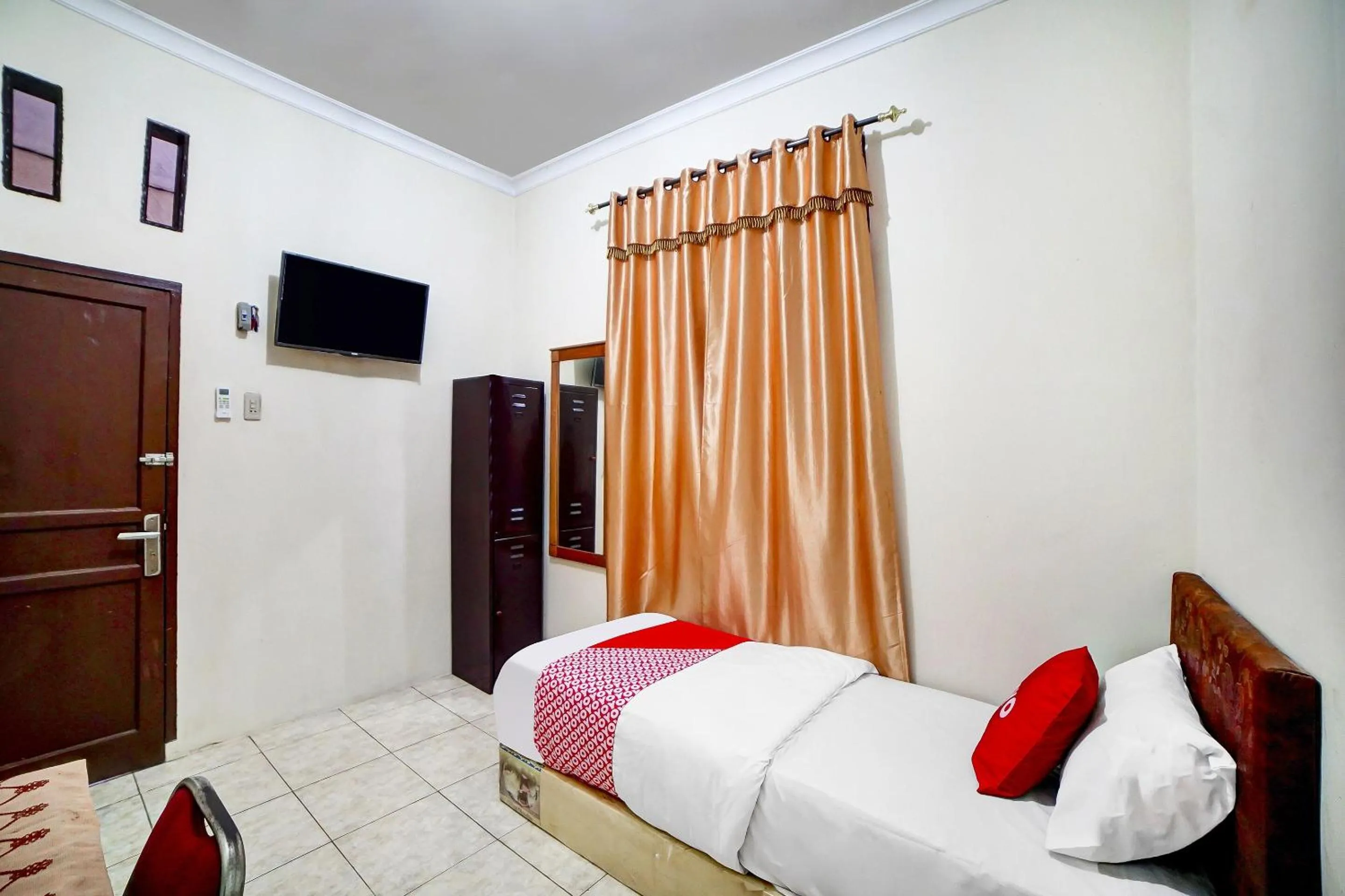 Bedroom, Bed in Hotel O Felicia Homestay