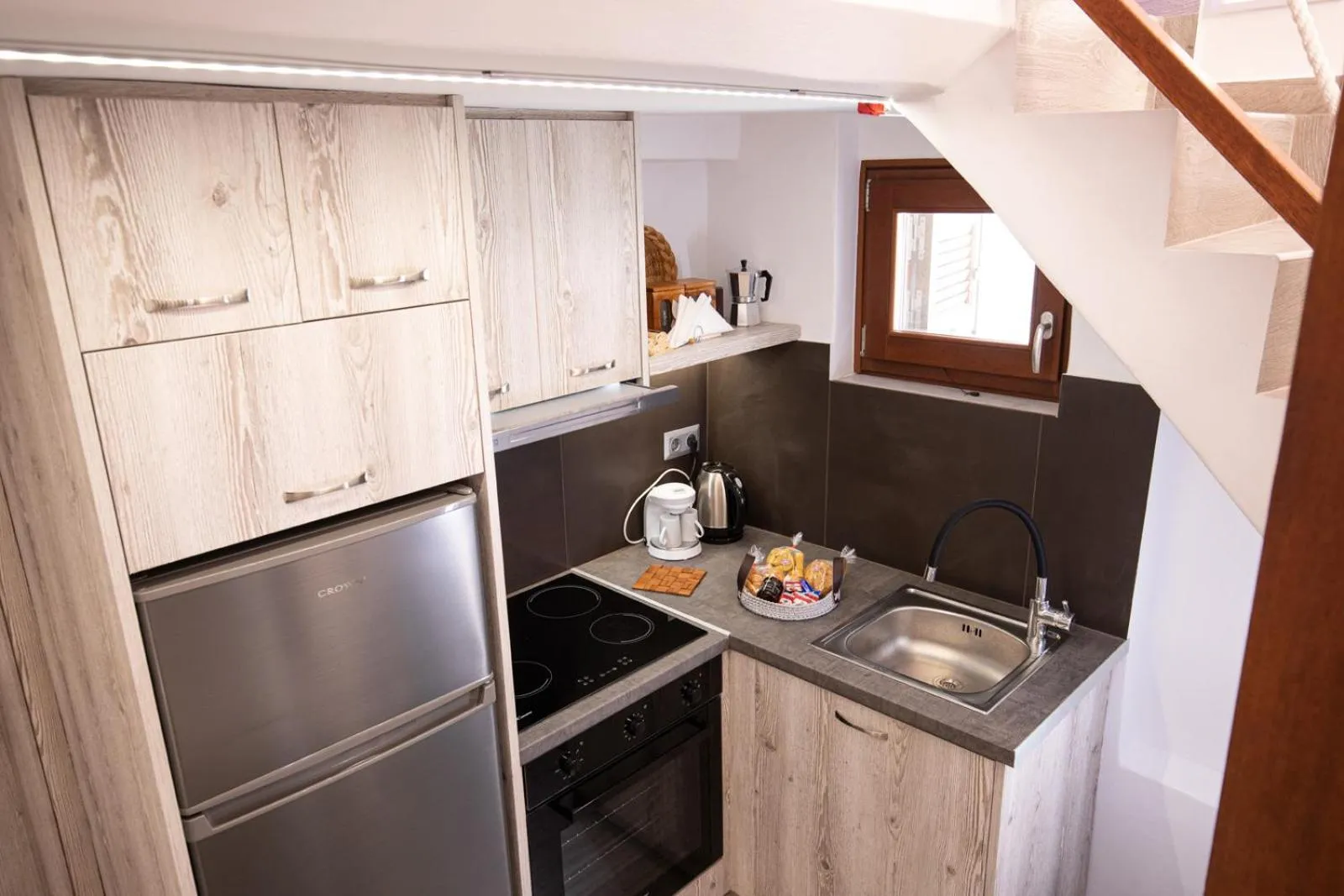 Kitchen or kitchenette in Primrose Apartments