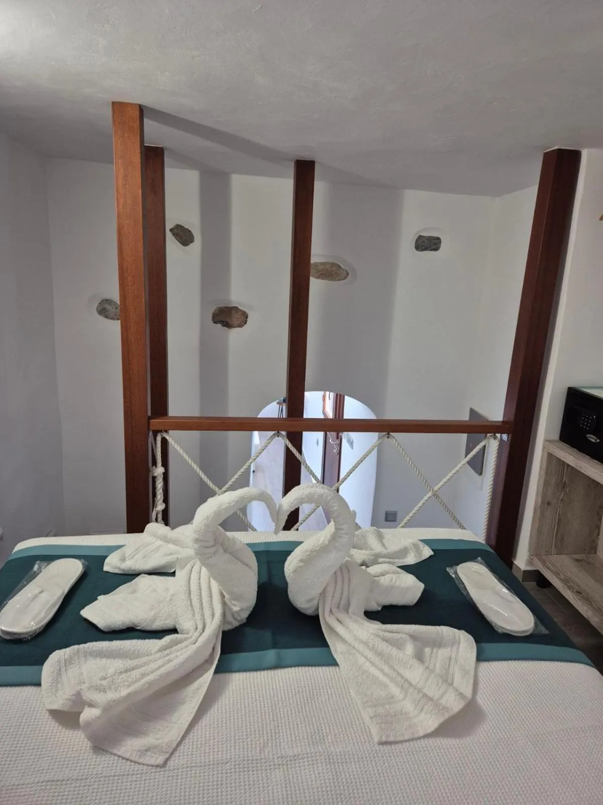 Photo of the whole room, Bed in Primrose Apartments