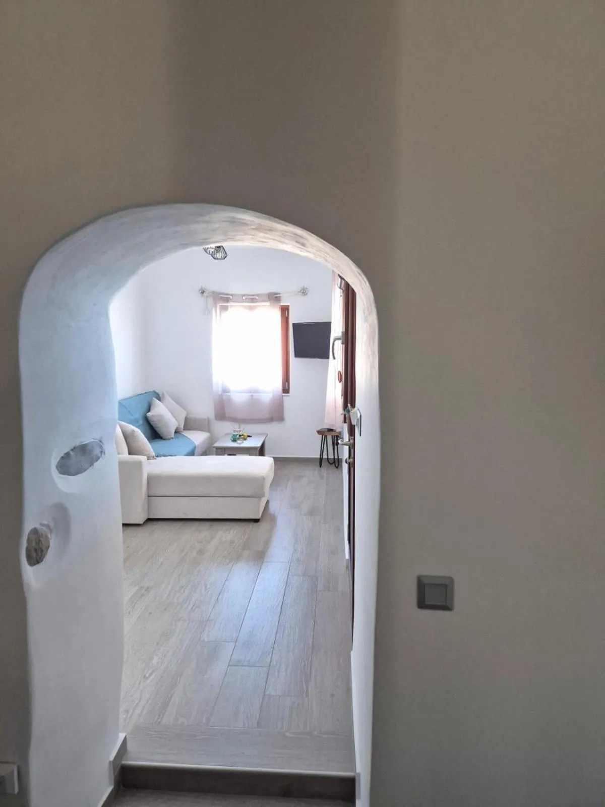 Photo of the whole room, Bed in Primrose Apartments