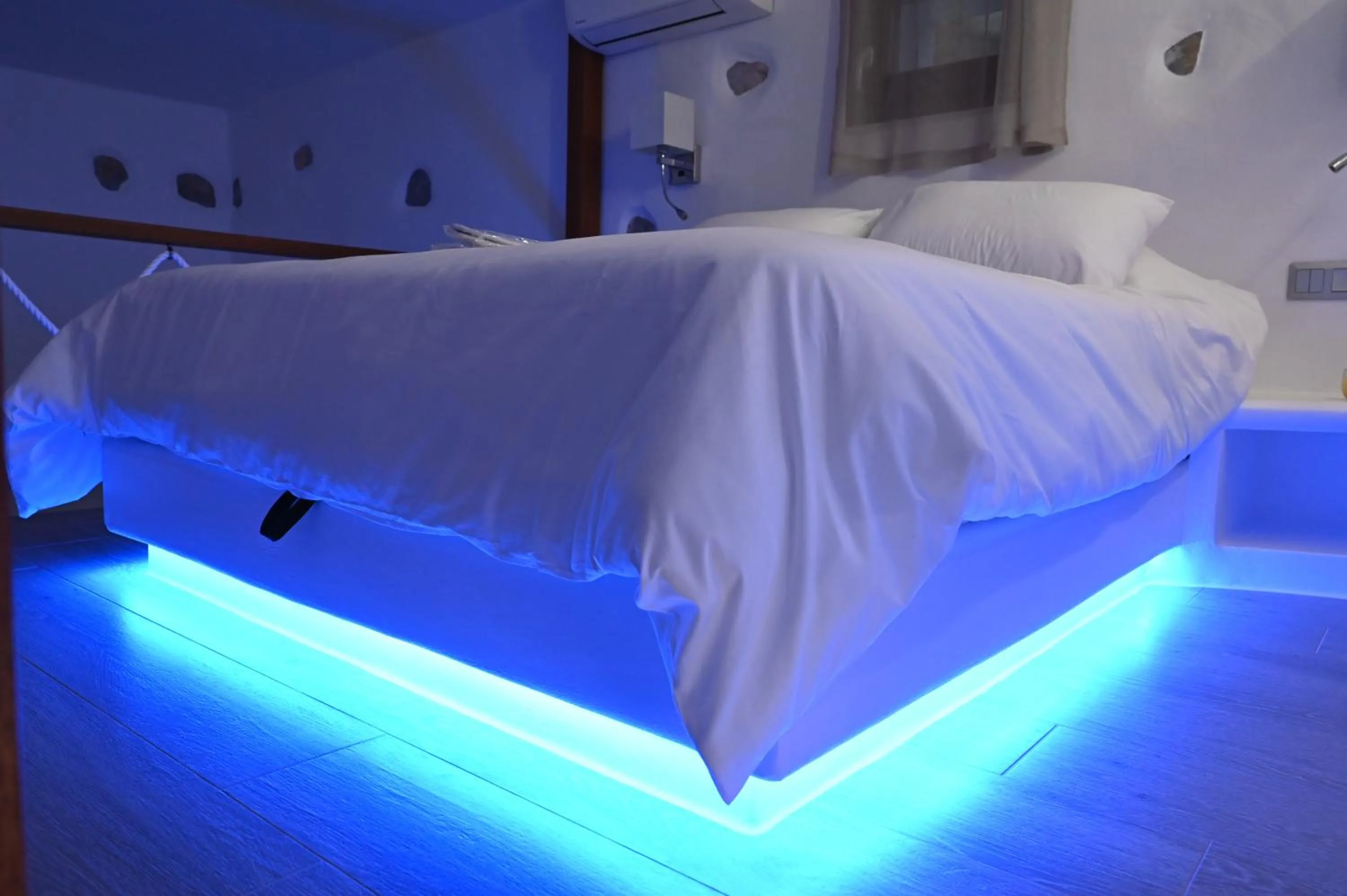 Bedroom, Bed in Primrose Apartments