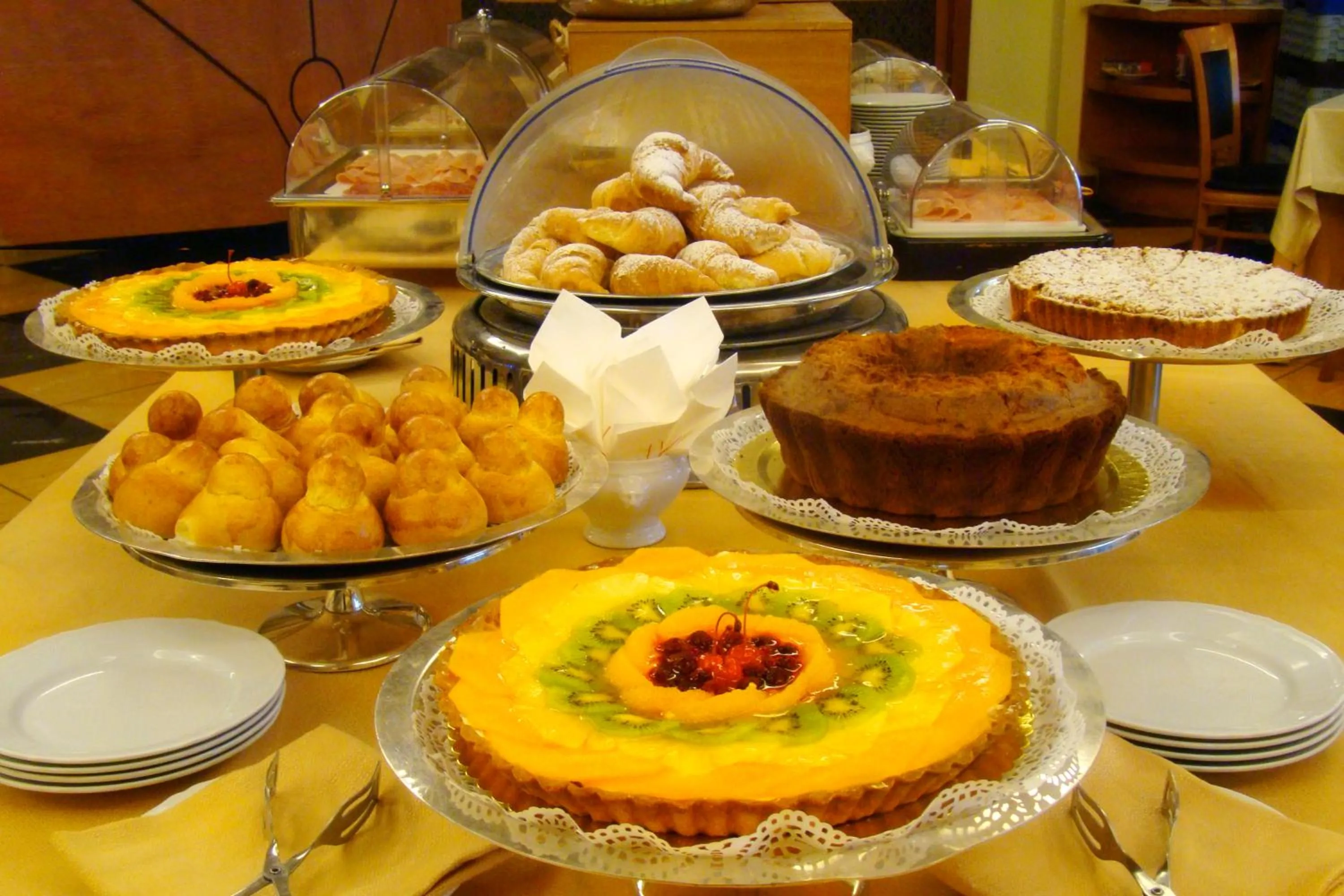 Restaurant/places to eat in Ramada by Wyndham Naples