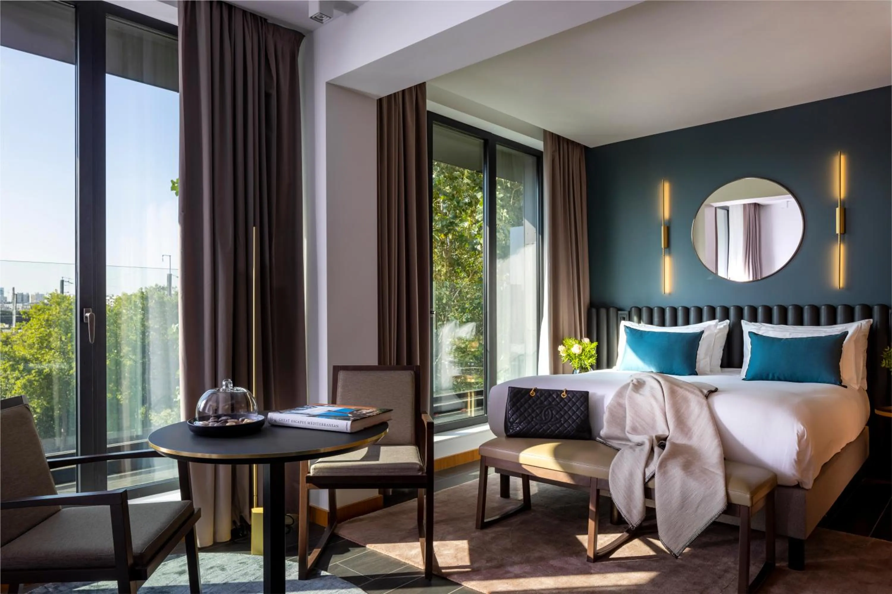 Photo of the whole room, Bed in Howard sur Seine - Asnieres Paris La Defense