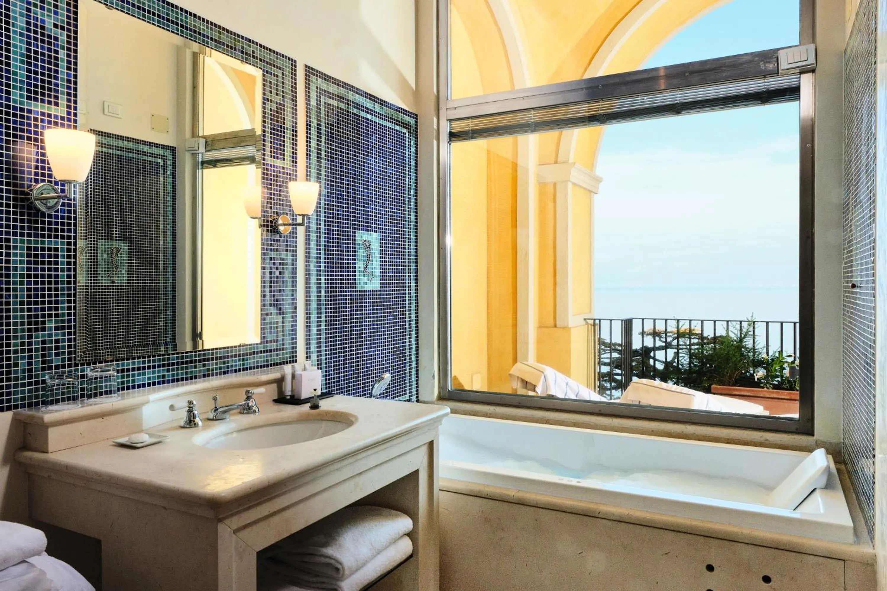 Bath, Bed in Grand Hotel Angiolieri