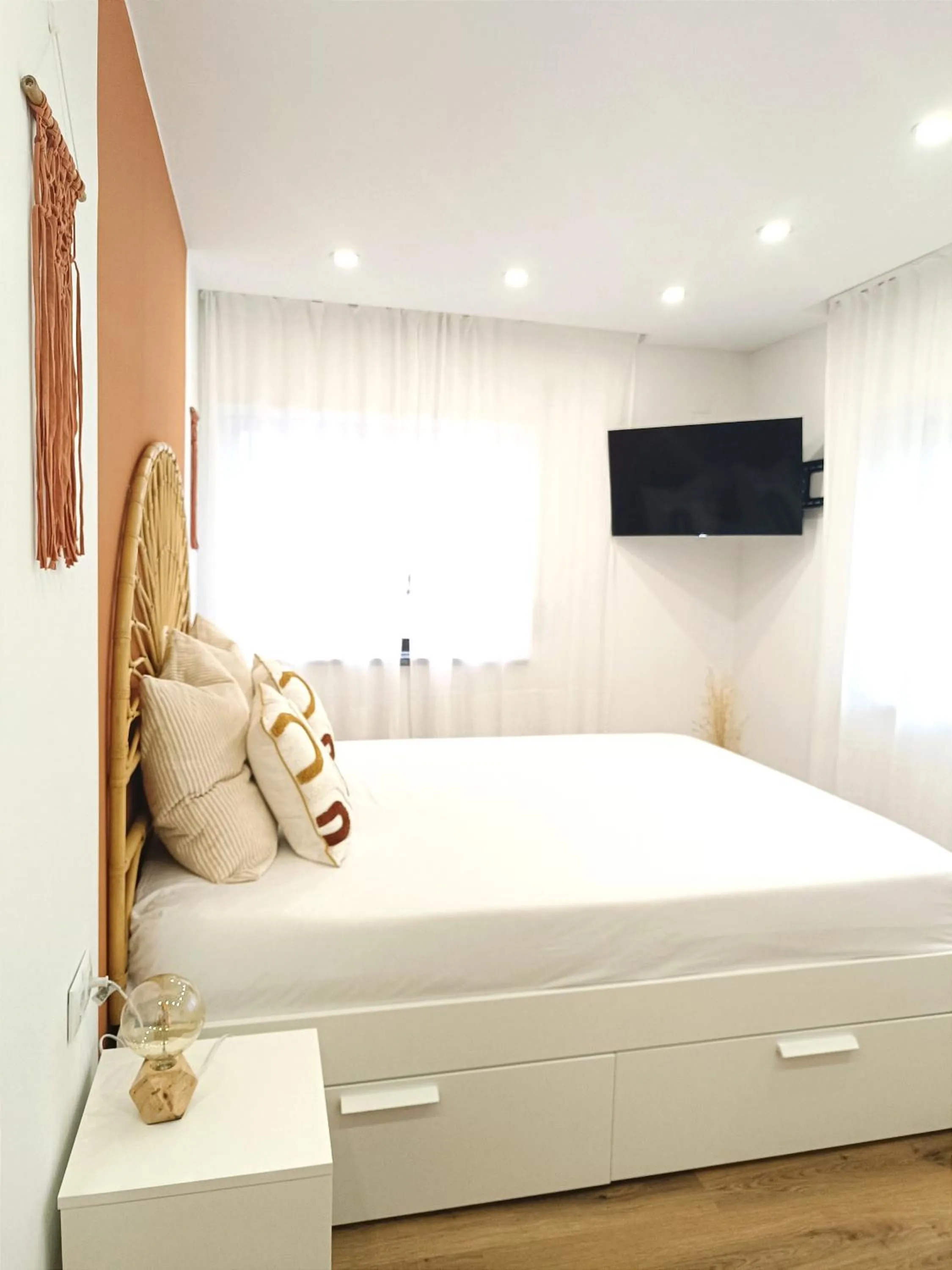 Photo of the whole room, Bed in SUPERTUBOS HOUSE Peniche