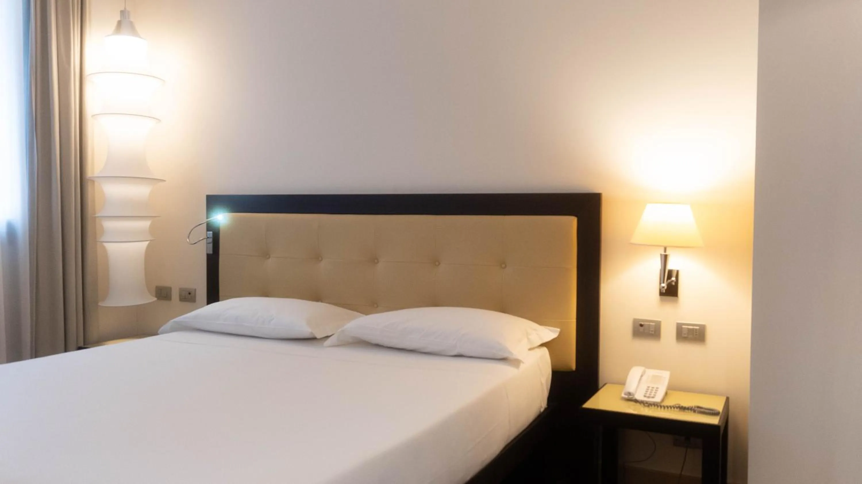 Bedroom, Bed in Hotel Cruise