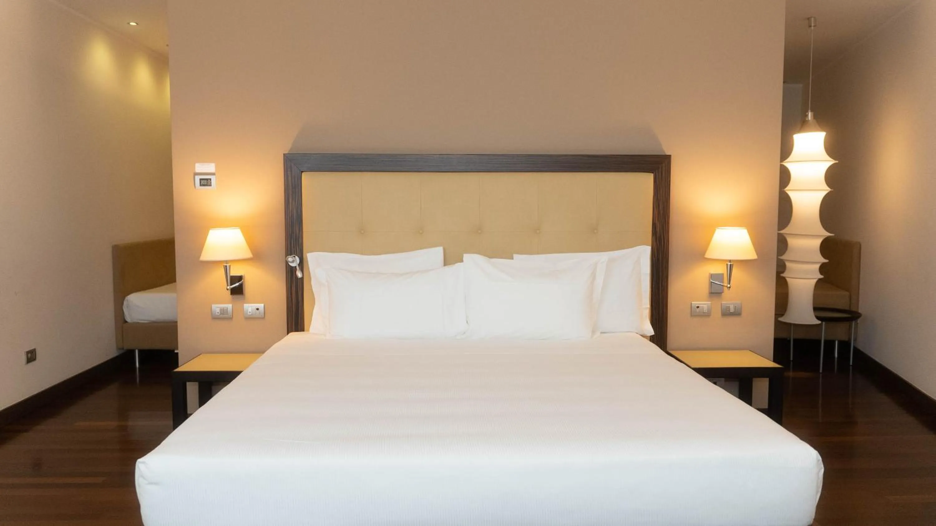 Bedroom, Bed in Hotel Cruise