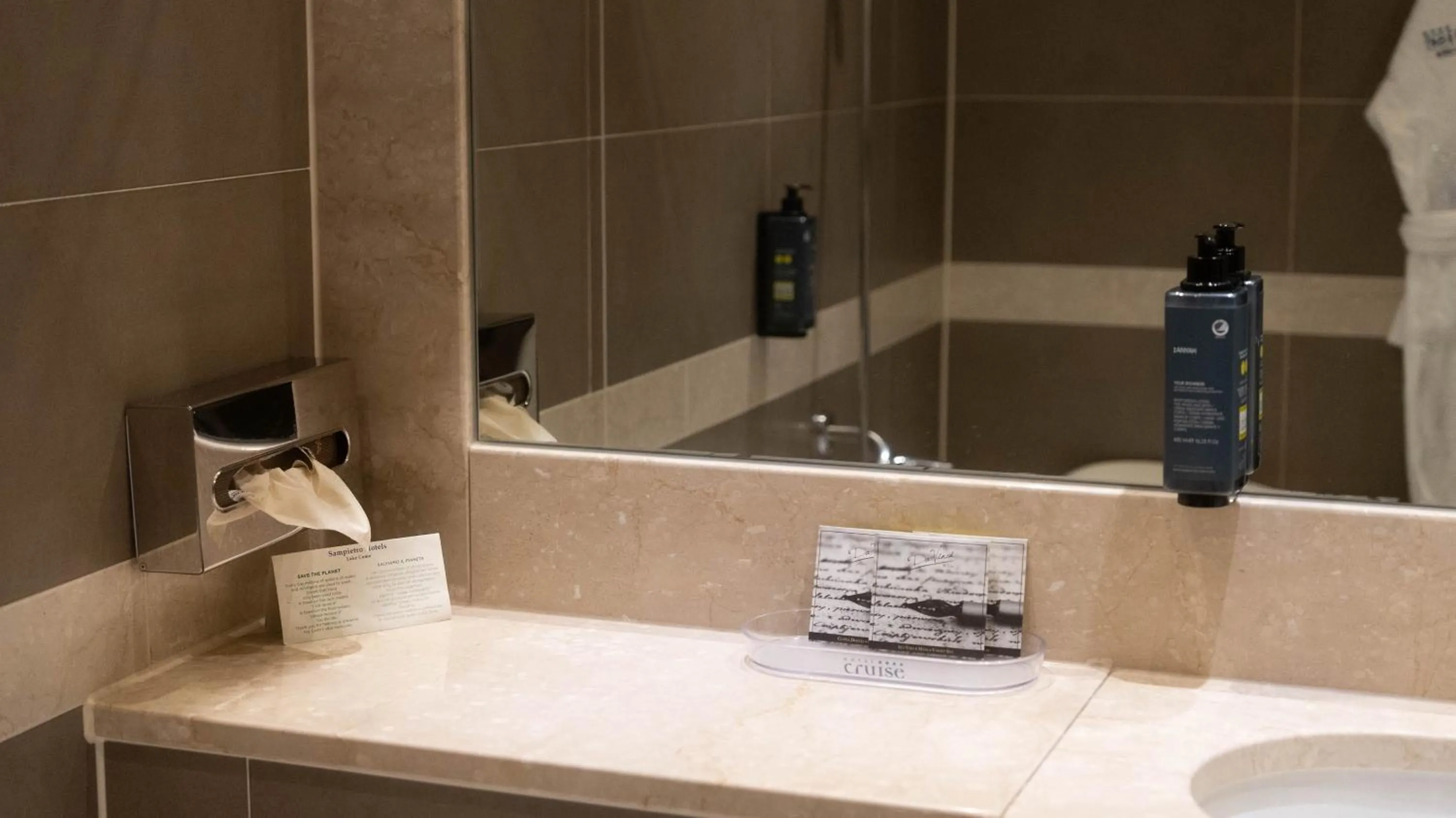 Bathroom in Hotel Cruise