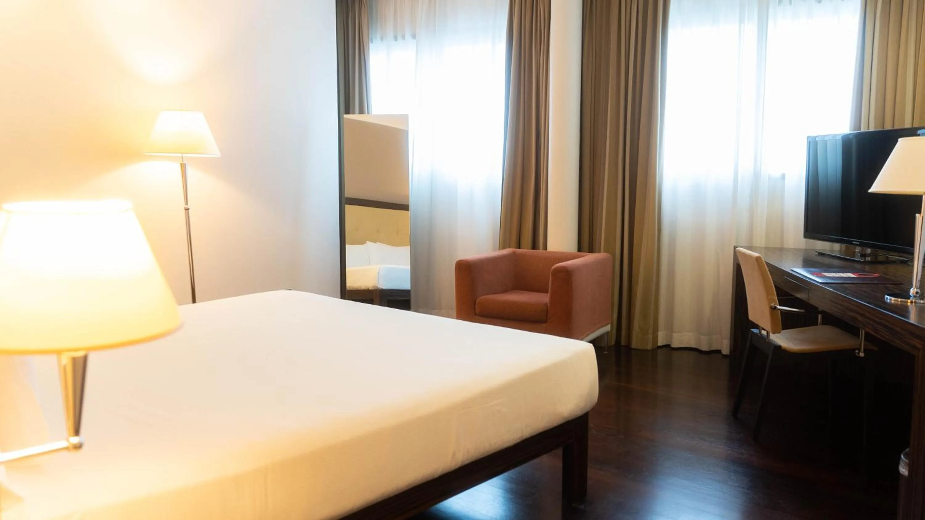 Bedroom, Bed in Hotel Cruise