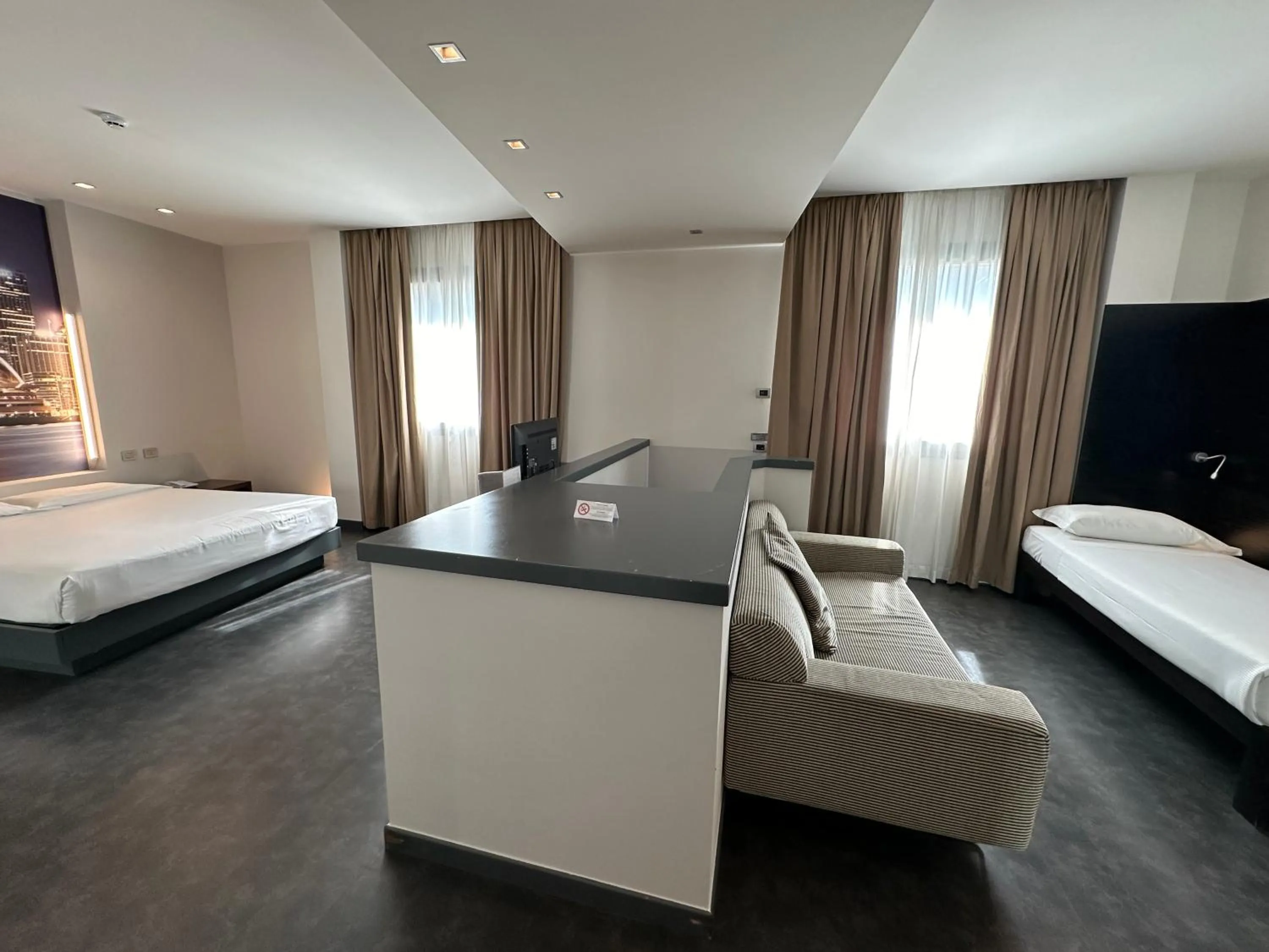 Bedroom, Bed in Hotel Cruise