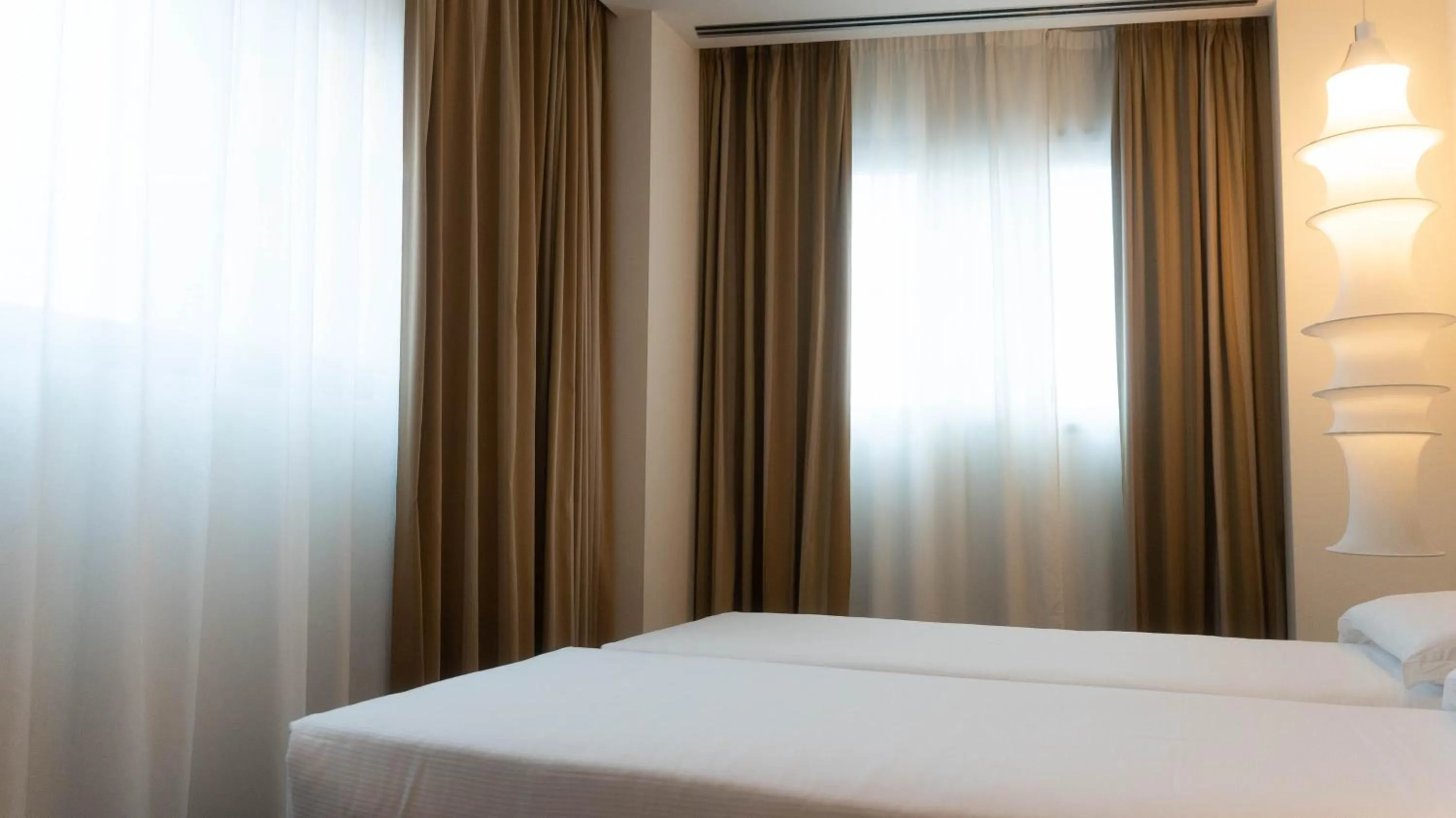 Bedroom, Bed in Hotel Cruise