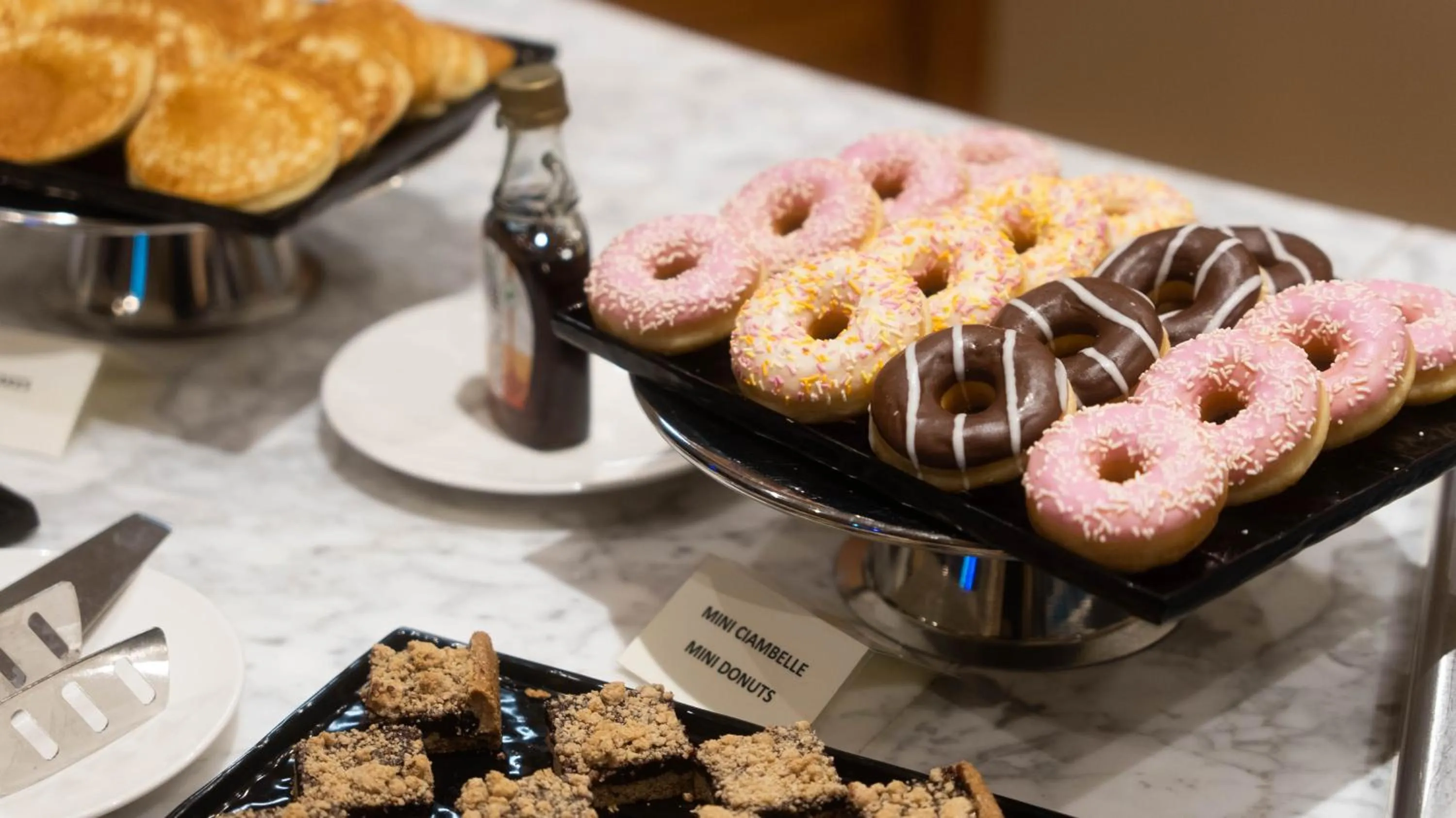 Buffet breakfast in Hotel Cruise