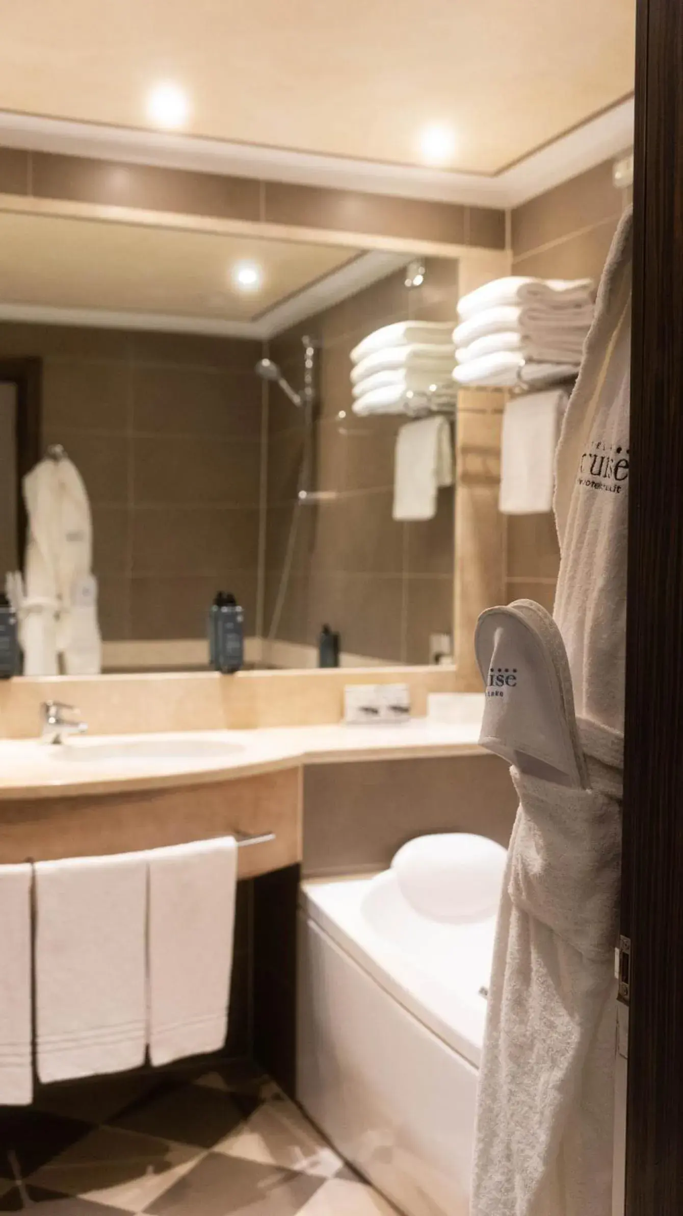 Junior Suite in Hotel Cruise Junior Suite in Hotel Cruise